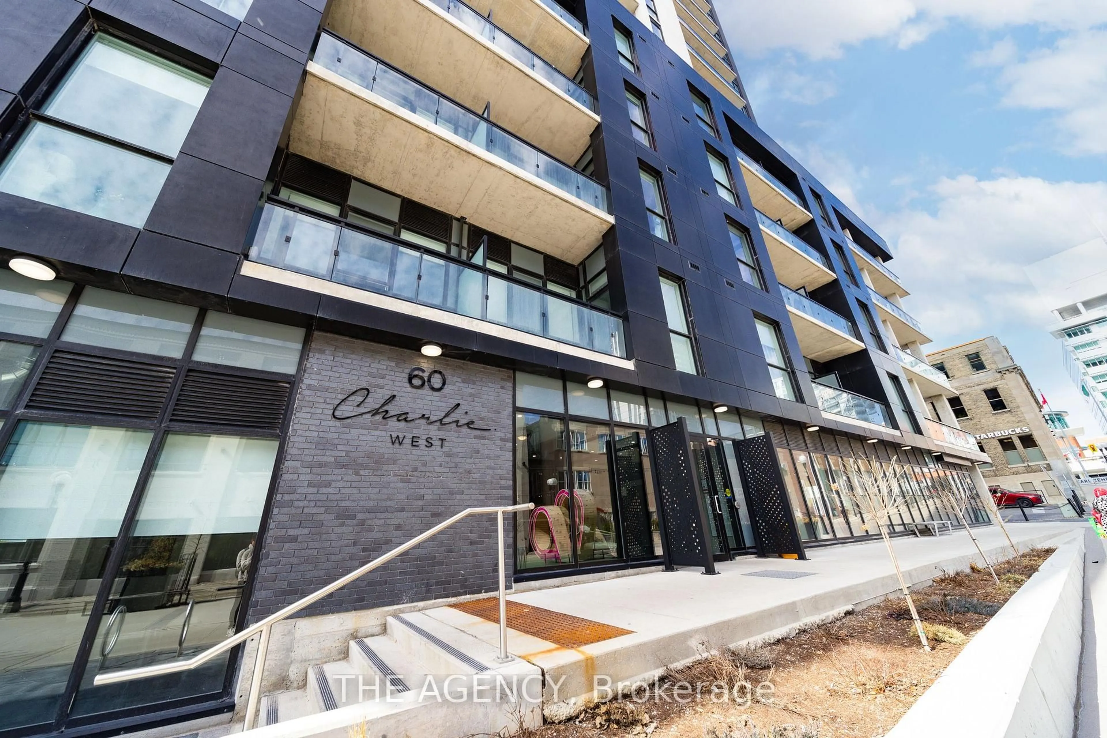 Indoor foyer for 60 Charles St #2712, Kitchener Ontario N2G 0C9