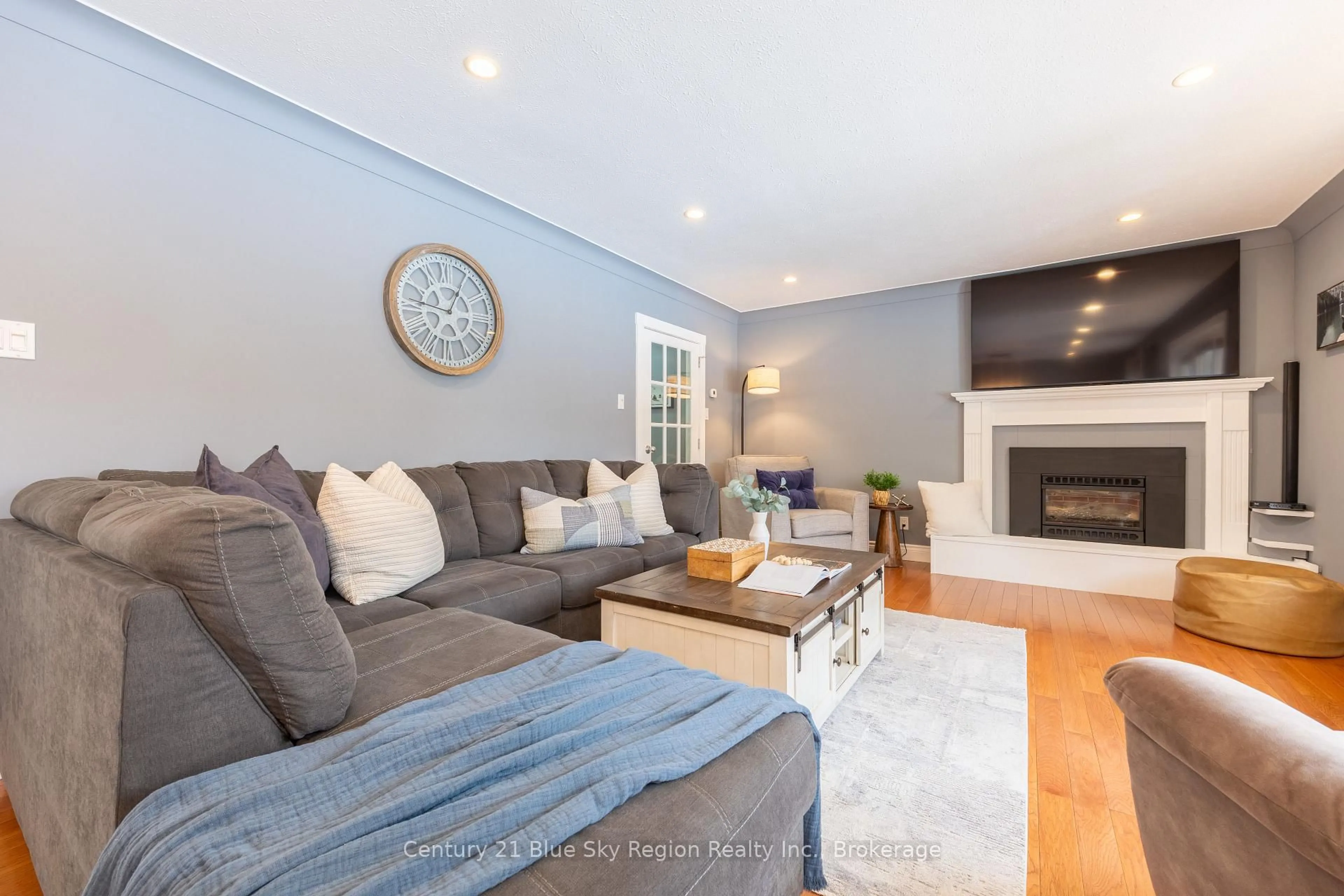 Living room with furniture, unknown for 652 Baywood Rd, North Bay Ontario P1B 4T1