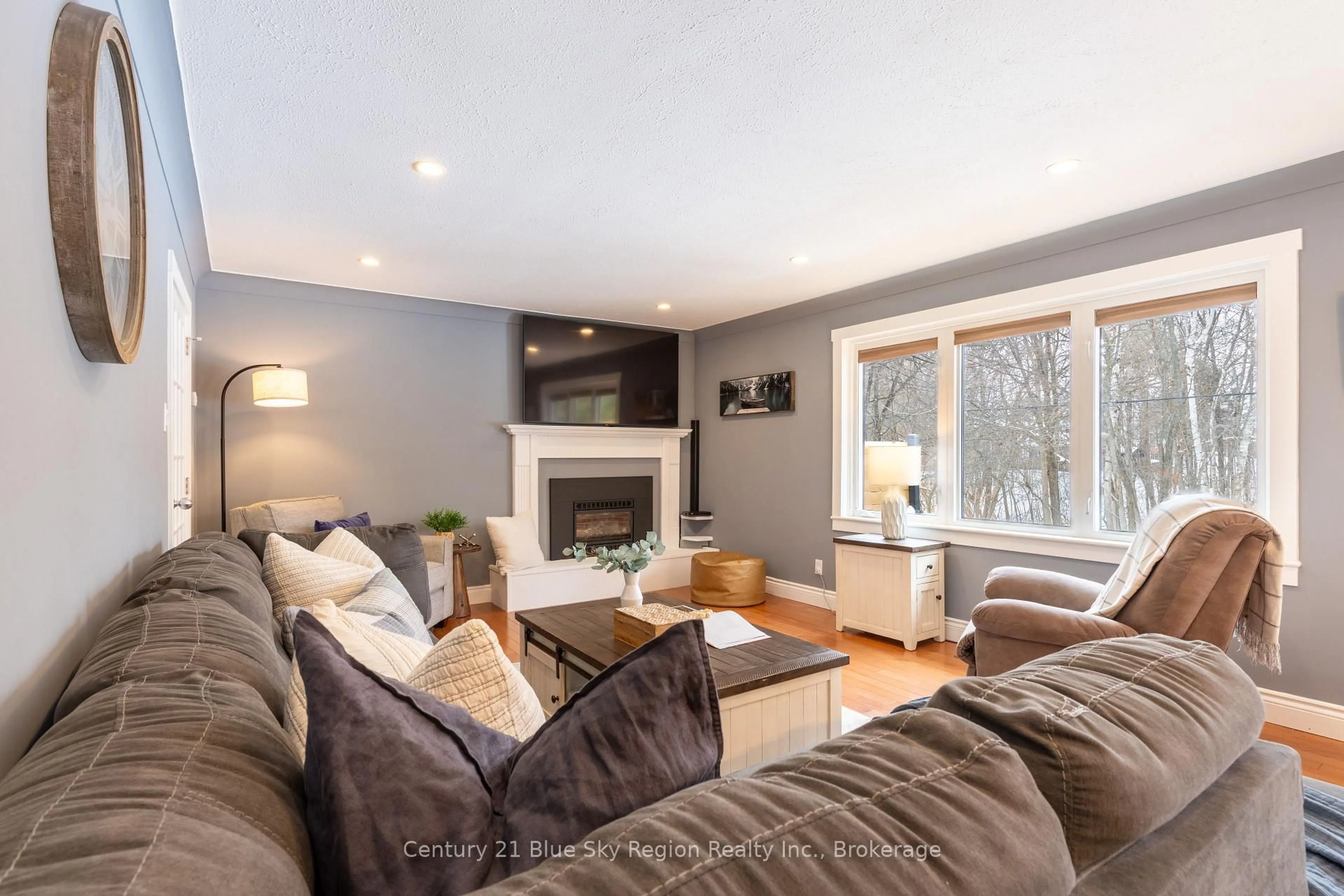 Living room with furniture, unknown for 652 Baywood Rd, North Bay Ontario P1B 4T1