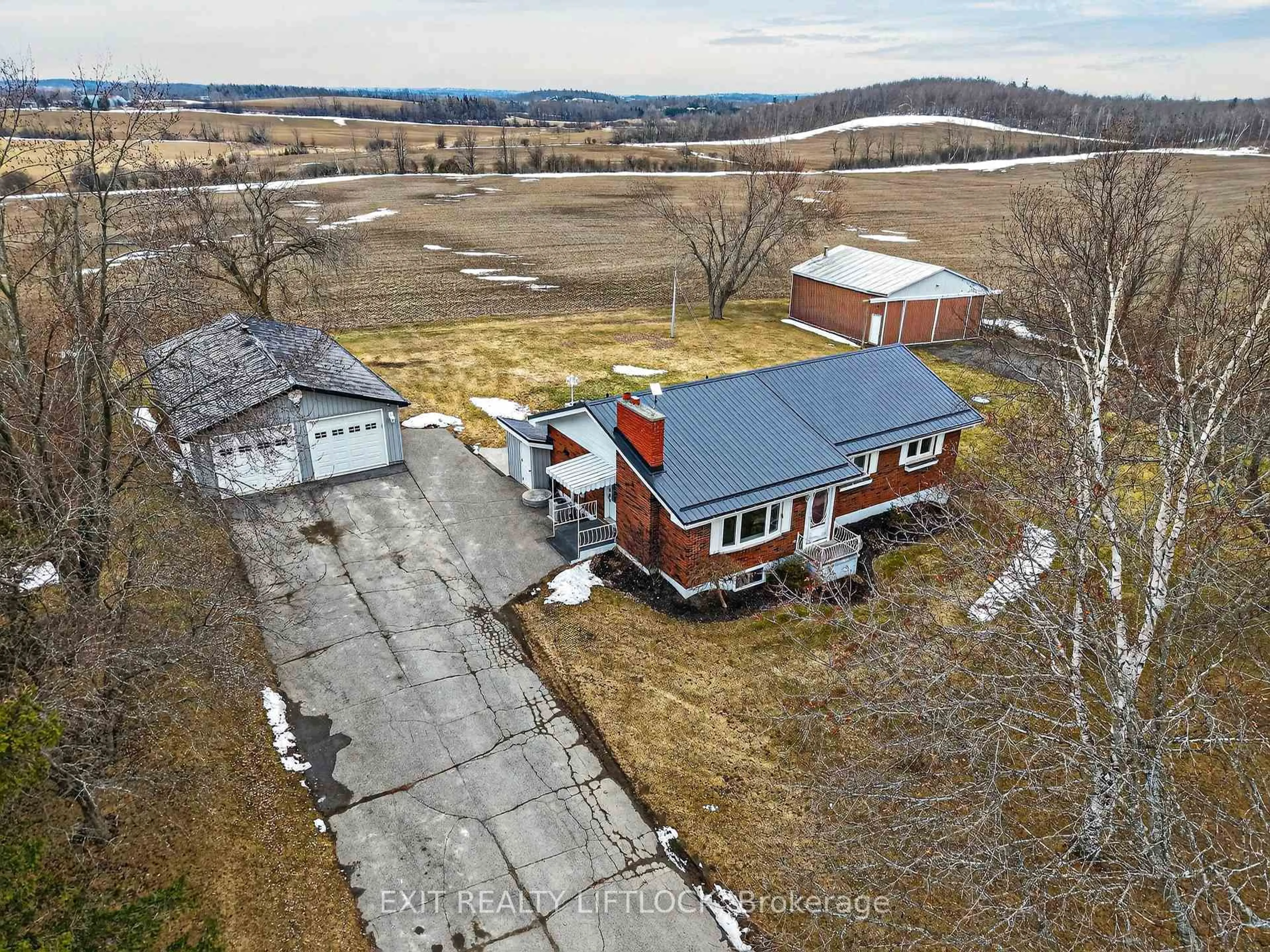 A pic from outside/outdoor area/front of a property/back of a property/a pic from drone, building for 2289 Base Line Rd, Otonabee-South Monaghan Ontario K9J 6X9