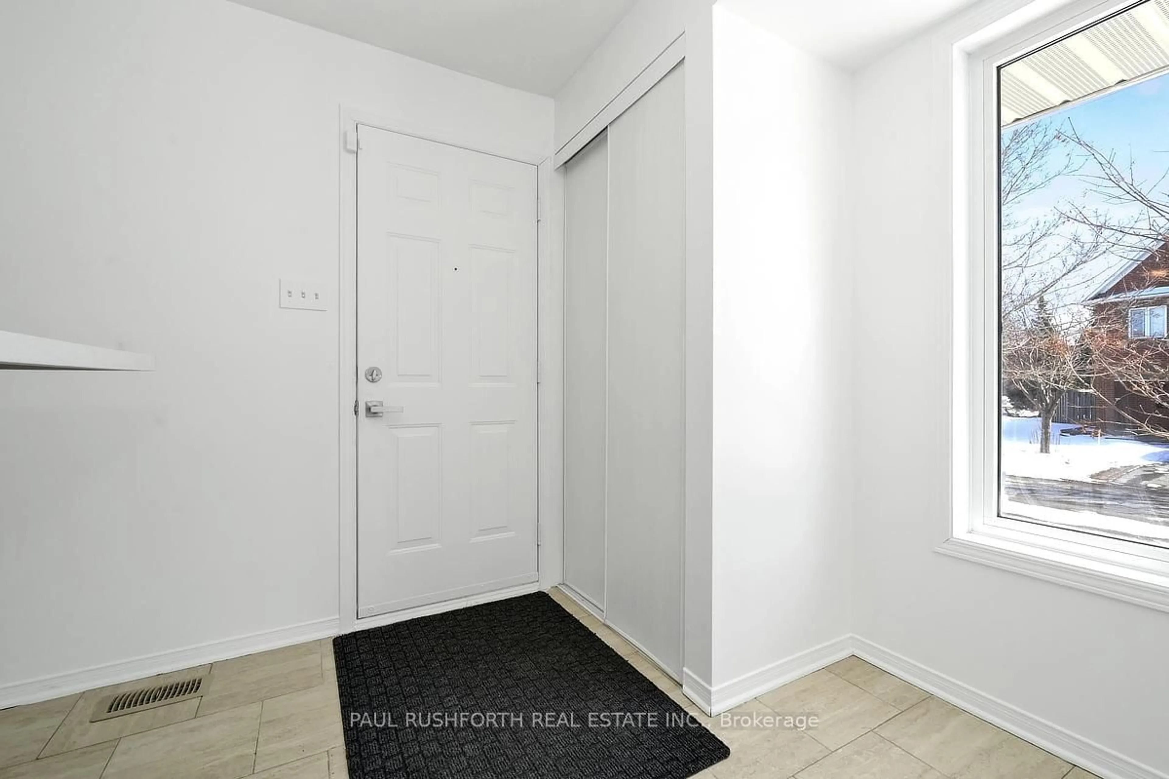 Indoor entryway for 2232 Bois Vert Pl, Ottawa Ontario K4A 4T7