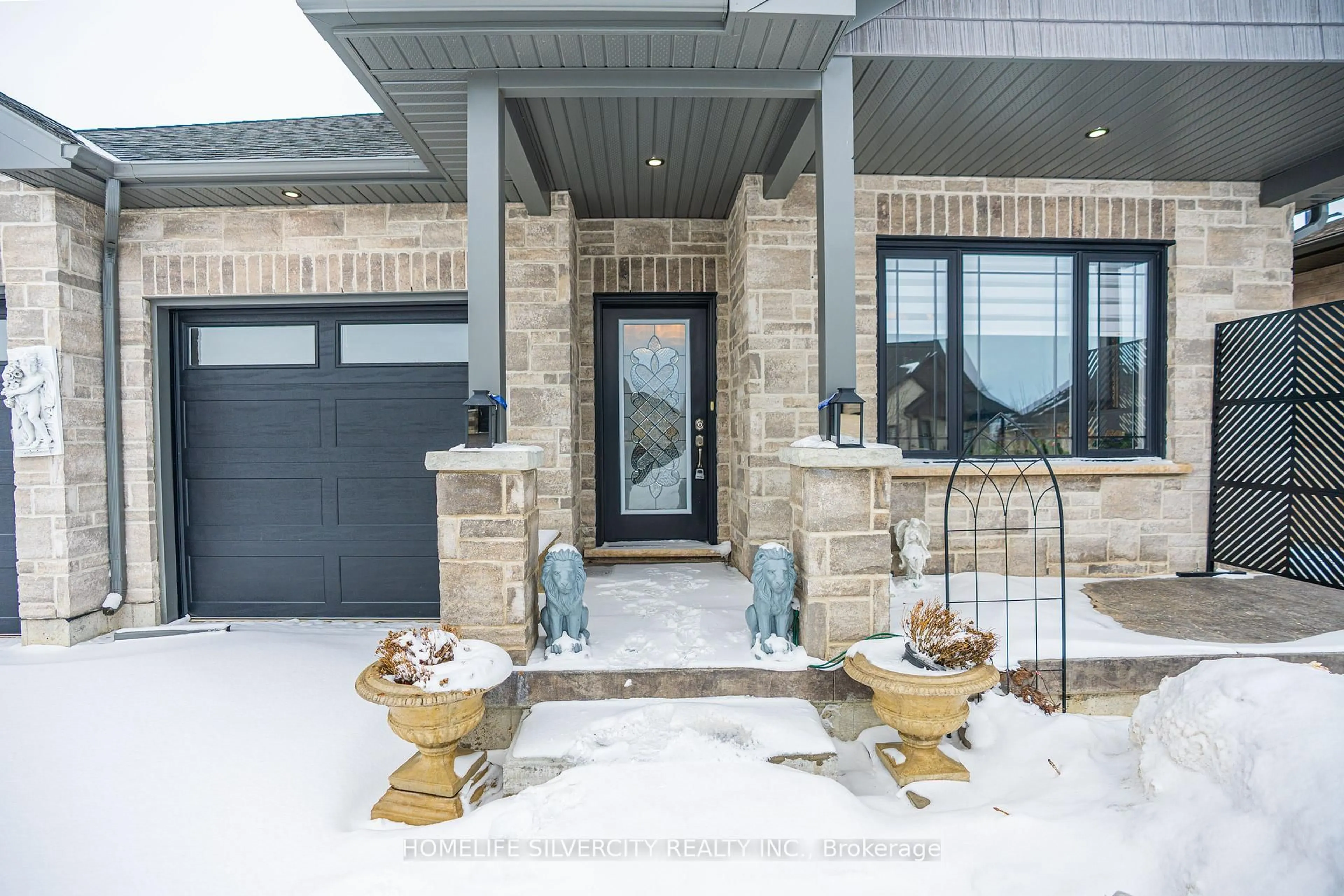 Indoor entryway for 24 Winchester Cres, North Perth Ontario N4W 0J8