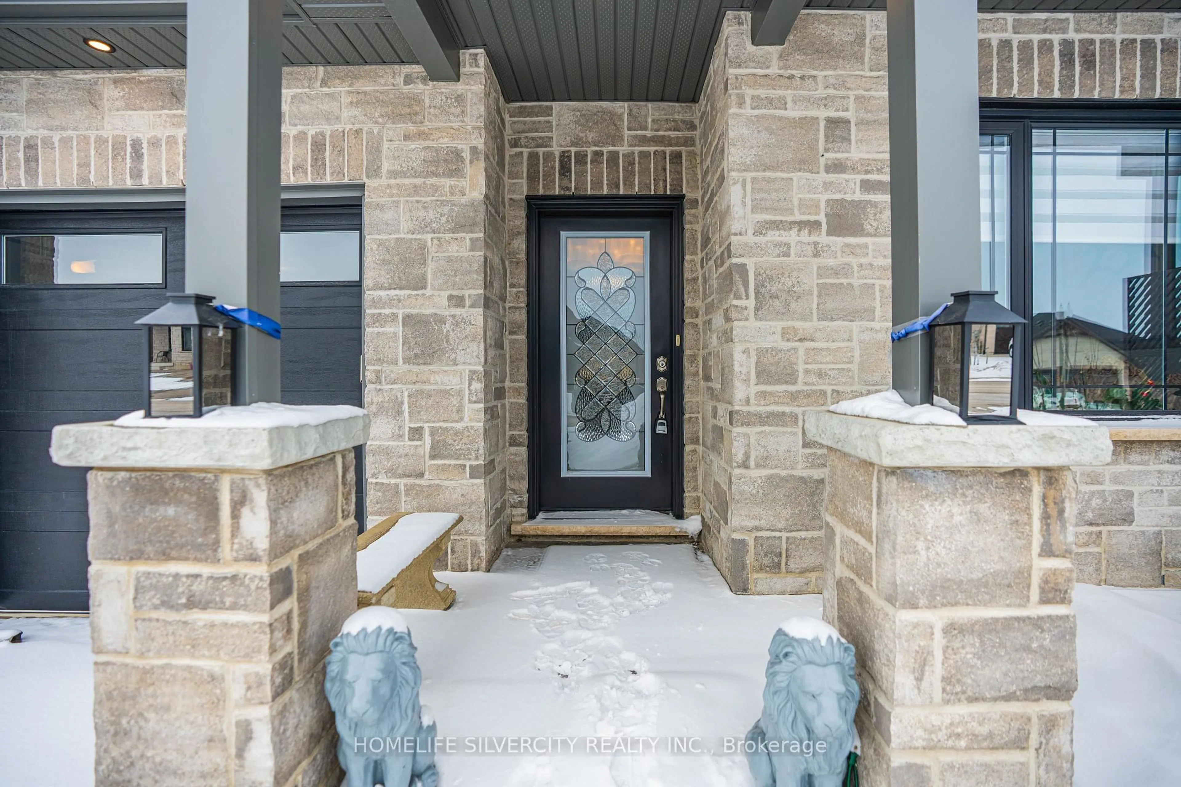 Indoor entryway for 24 Winchester Cres, North Perth Ontario N4W 0J8