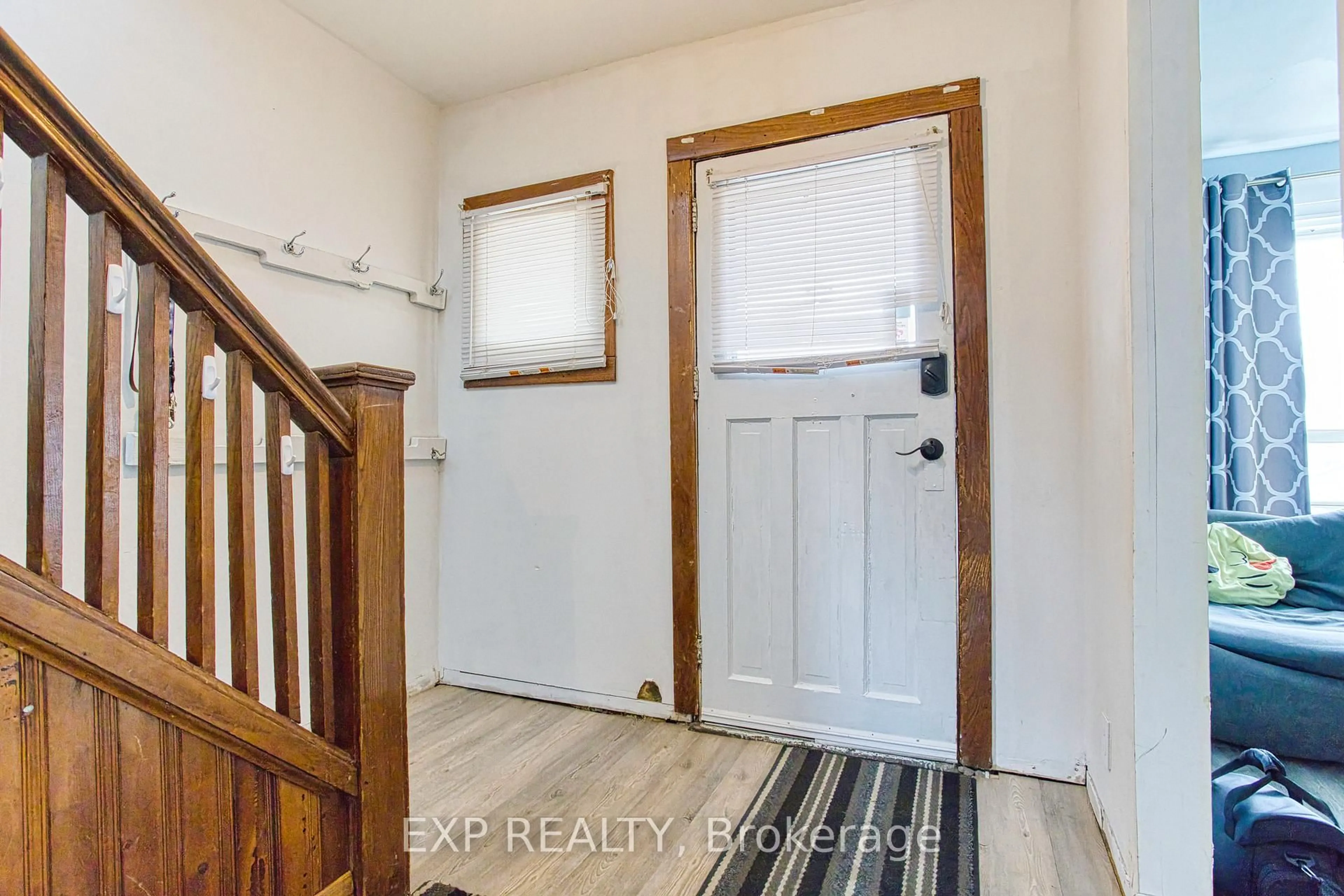 Indoor entryway for 145 Albany Ave, Hamilton Ontario L8H 2H7