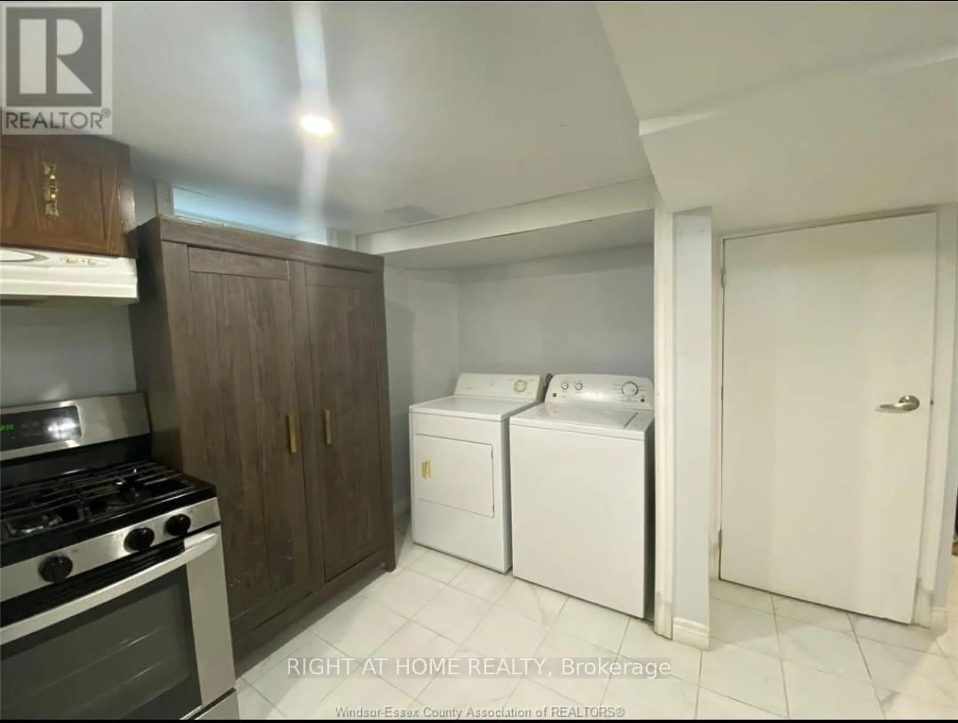 Laundry room for 1609 county Road 46 Rd, Lakeshore Ontario N0R 1V0