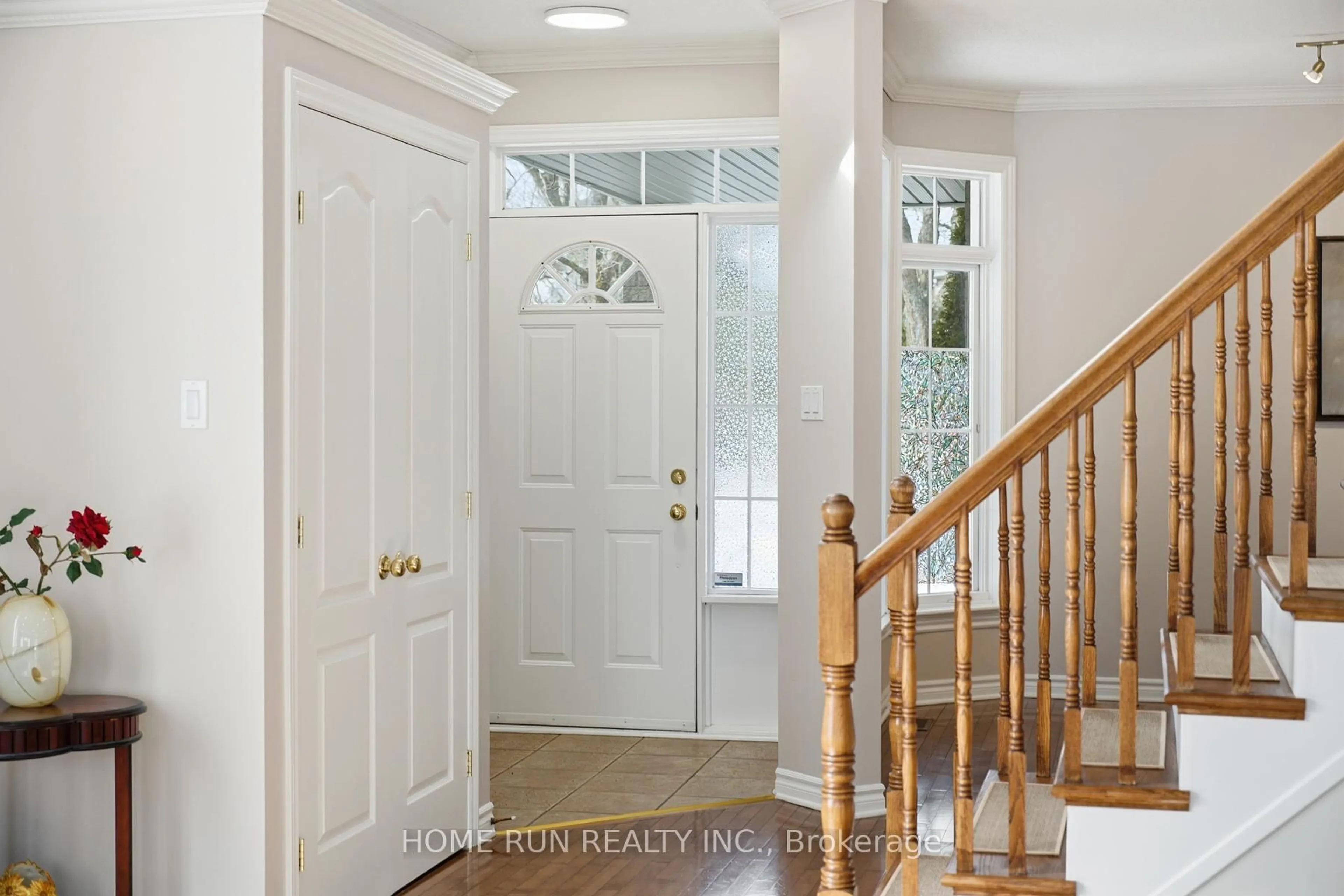 Indoor entryway for 141 Steeple Chase Dr, Ottawa Ontario K2M 2Z5