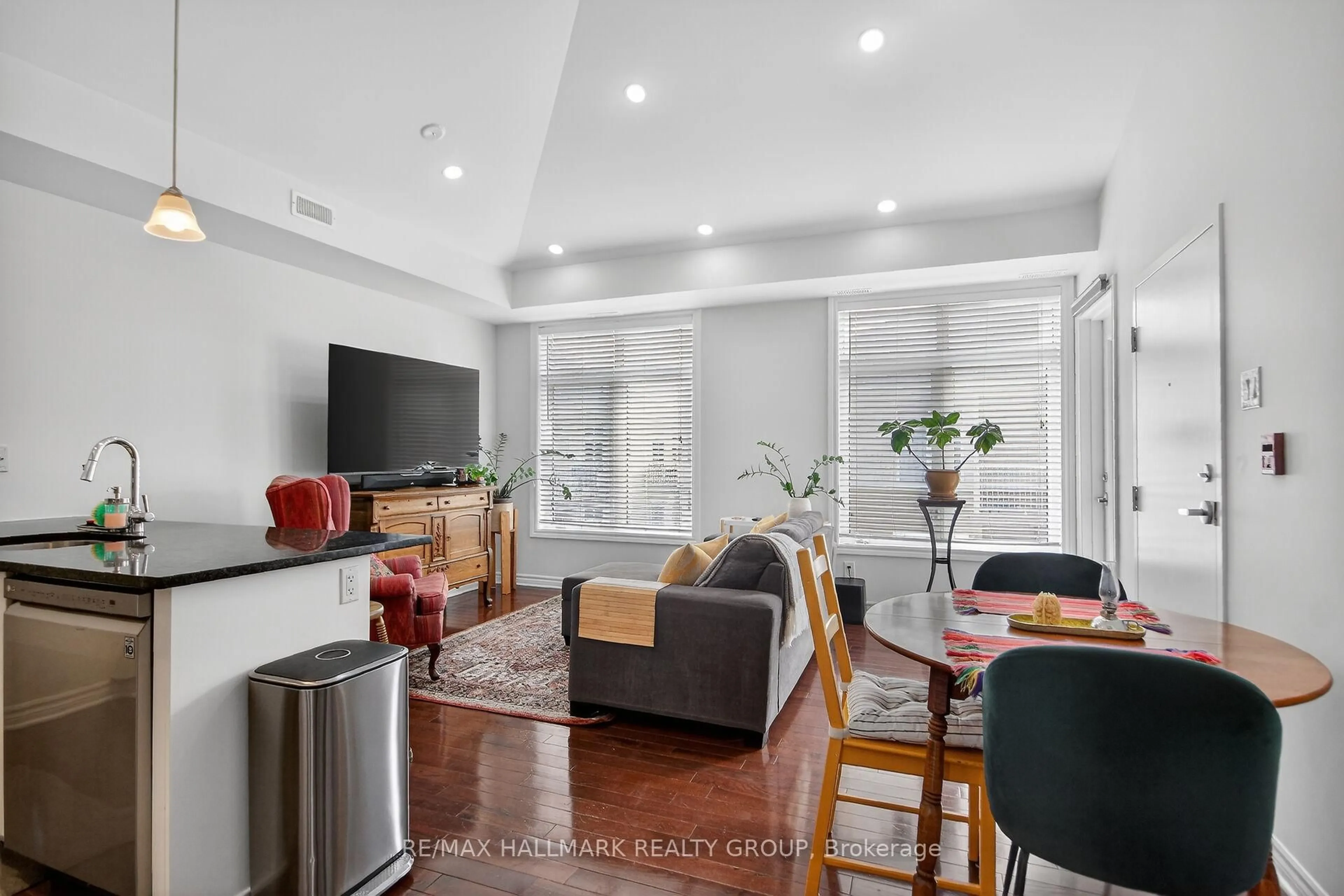 Living room with furniture, unknown for 849 Blackcomb Private #Unit F, Ottawa Ontario K1G 4E4