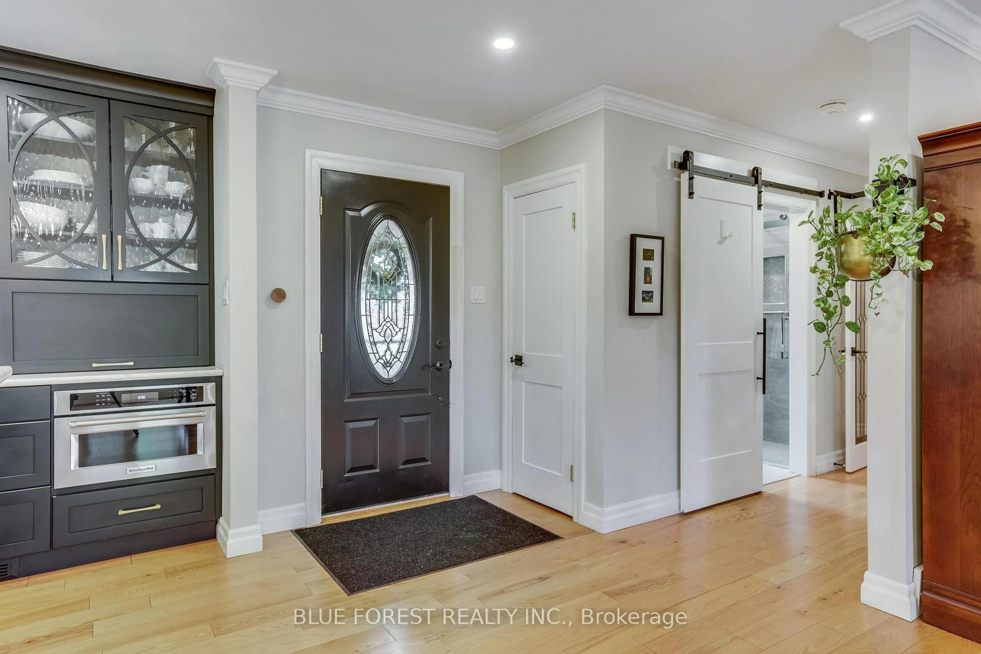 Indoor entryway for 30 Franklin Ave, London South Ontario N6C 2G7