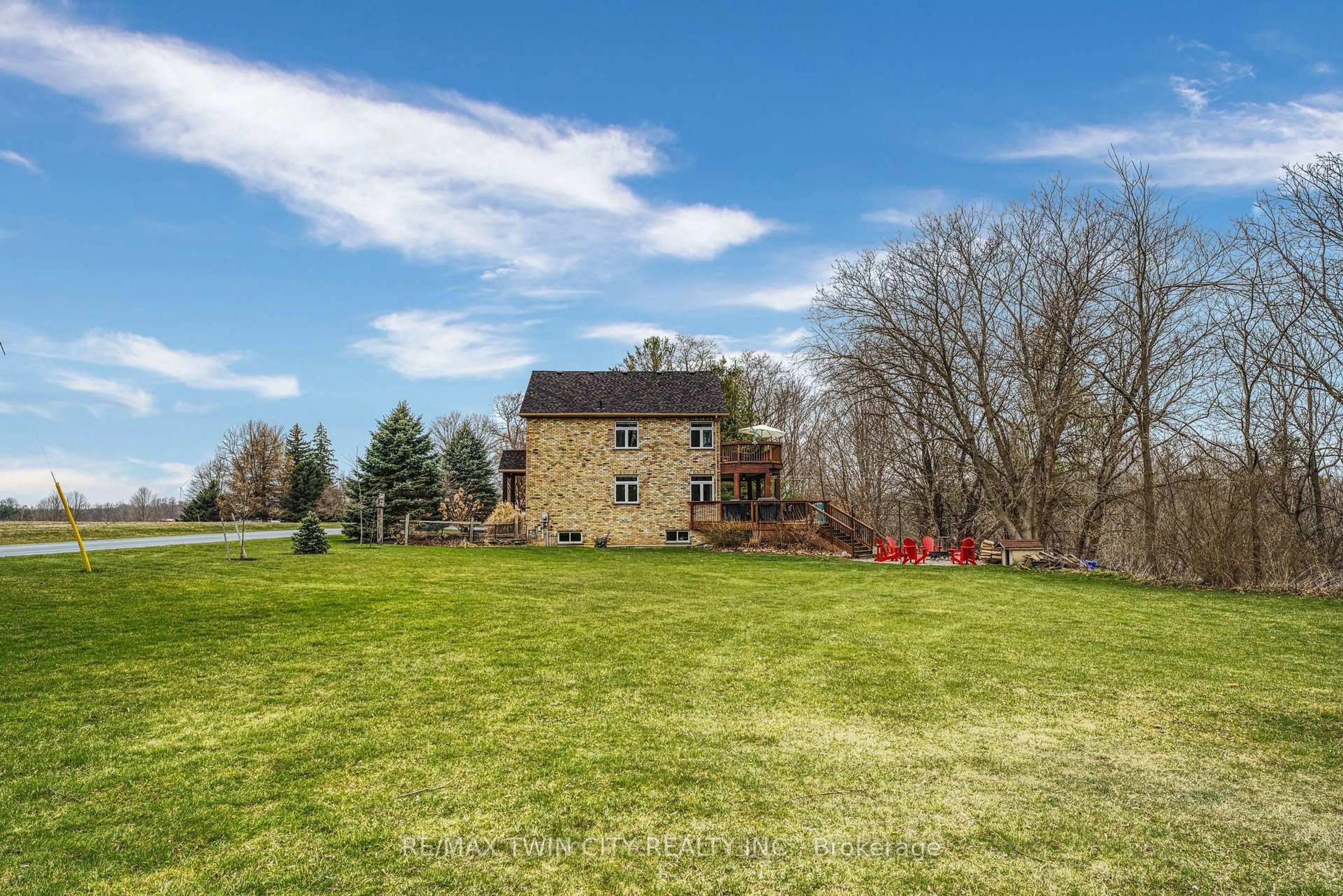 A pic from outside/outdoor area/front of a property/back of a property/a pic from drone, unknown for 31 Chapel St, Bayham Ontario N0J 1Z0