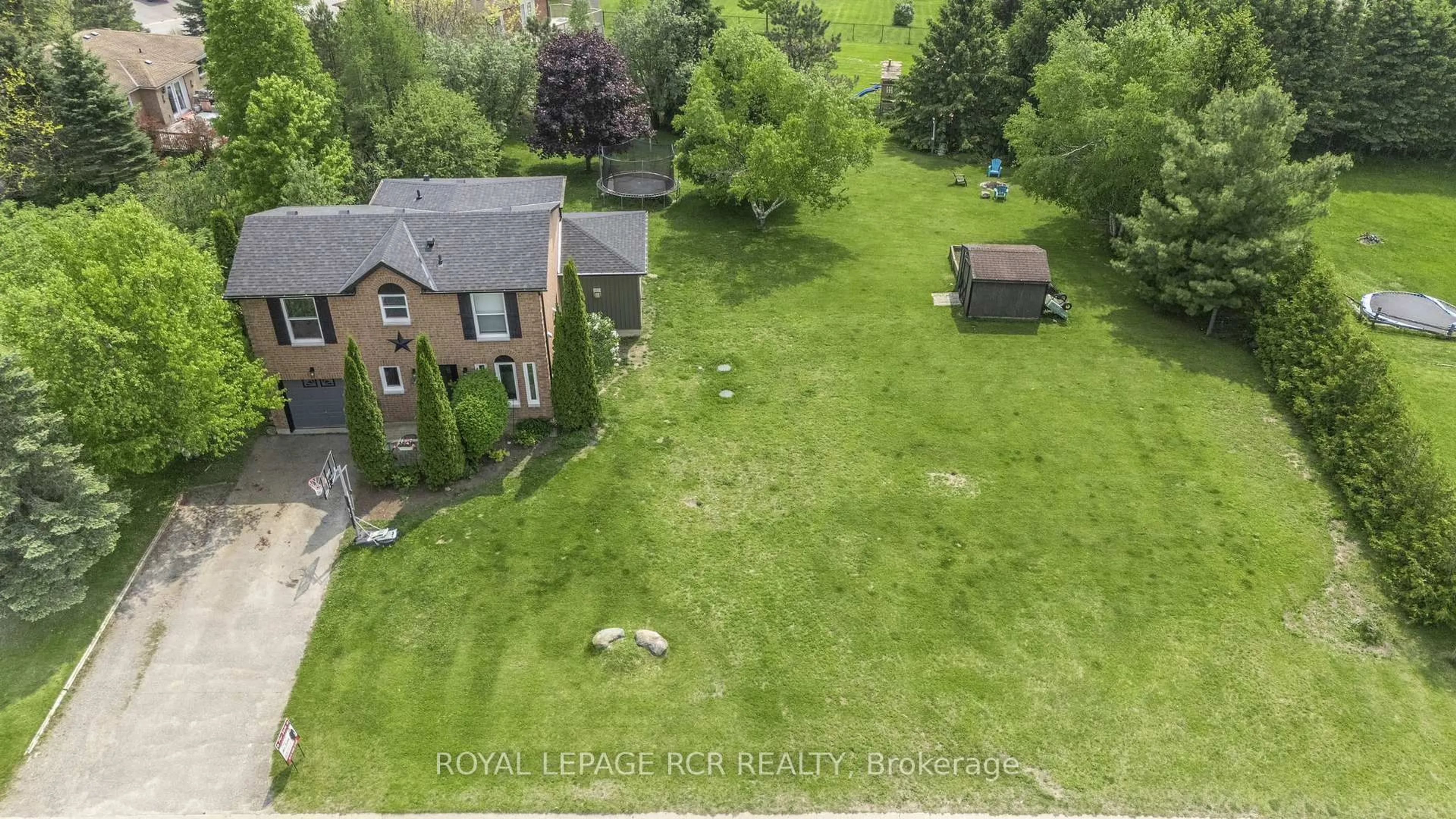 A pic from outside/outdoor area/front of a property/back of a property/a pic from drone, unknown for 18 Peter St, Amaranth Ontario L9W 5Z8