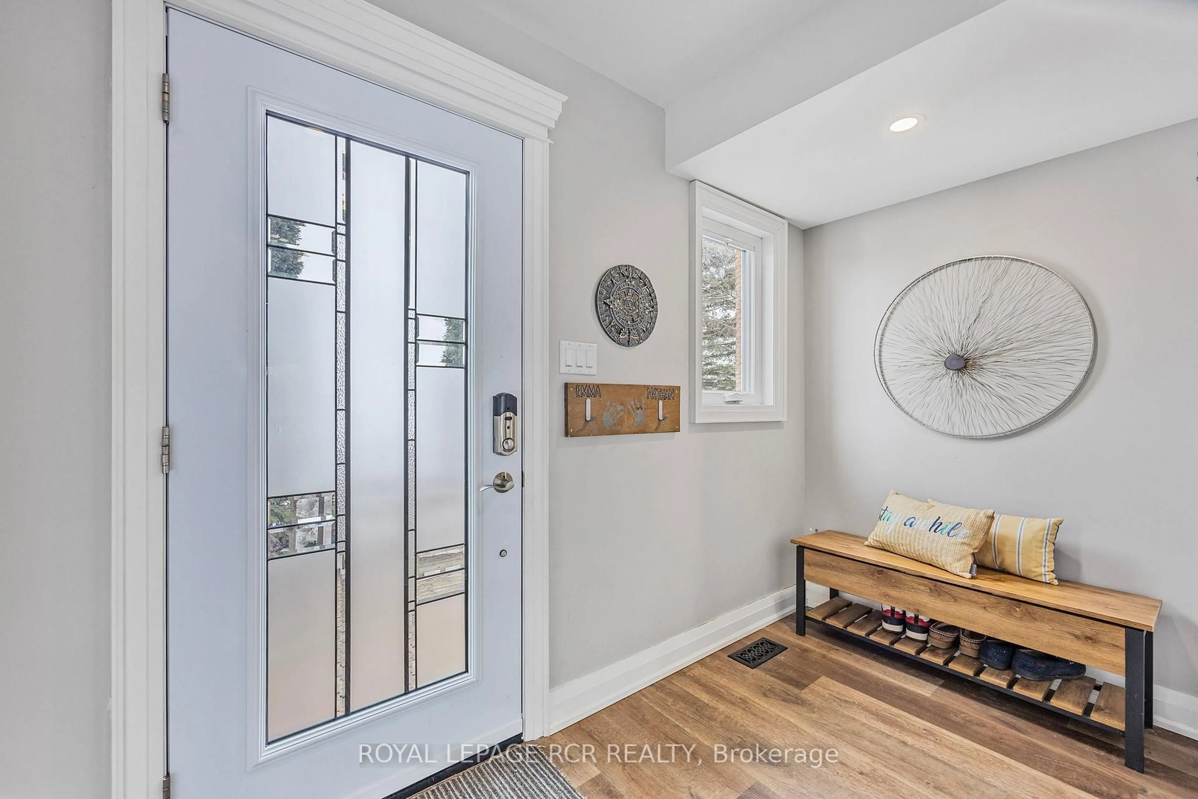 Indoor entryway for 18 Peter St, Amaranth Ontario L9W 5Z8