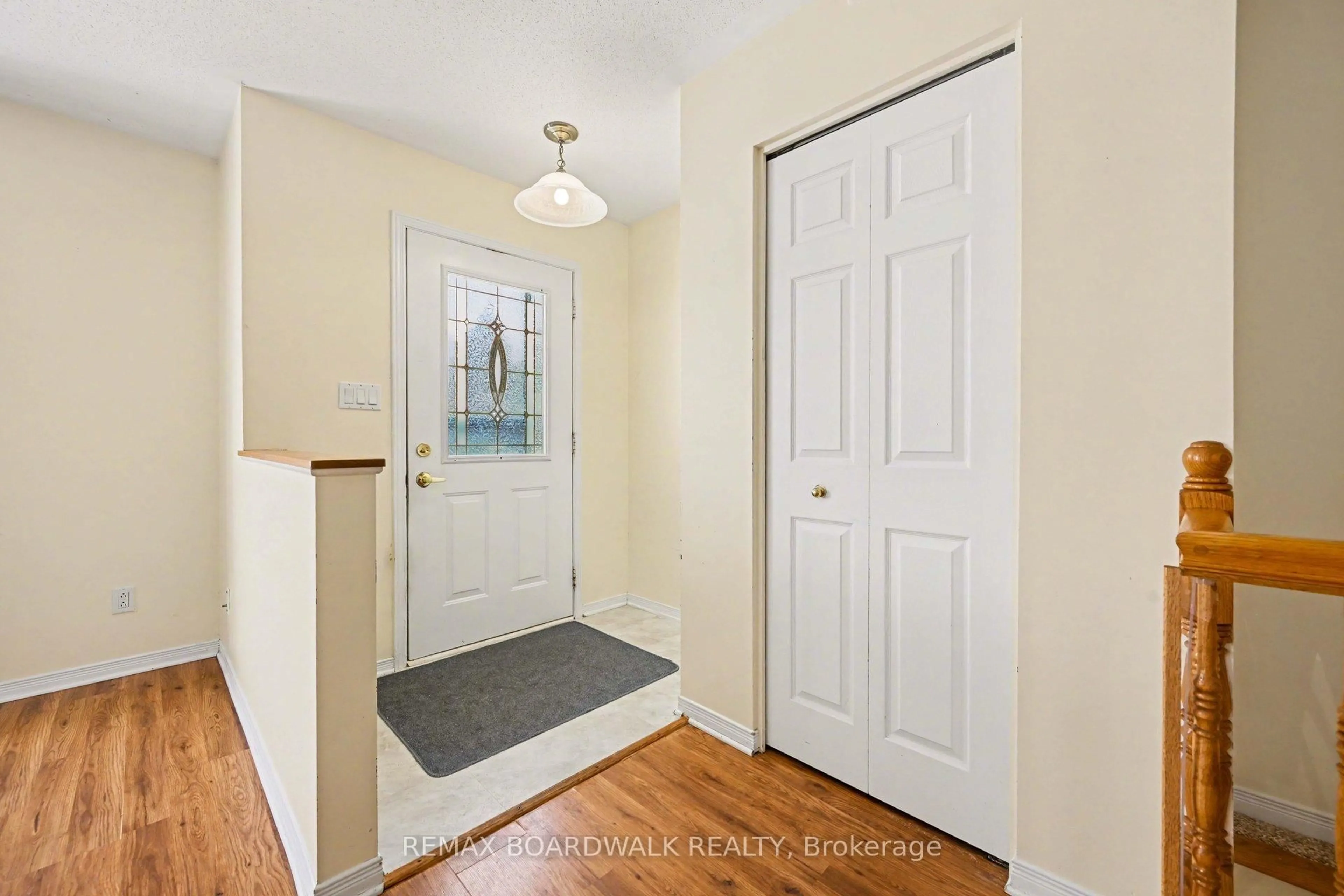 Indoor entryway for 402 Flora St, Carleton Place Ontario K7C 3M9