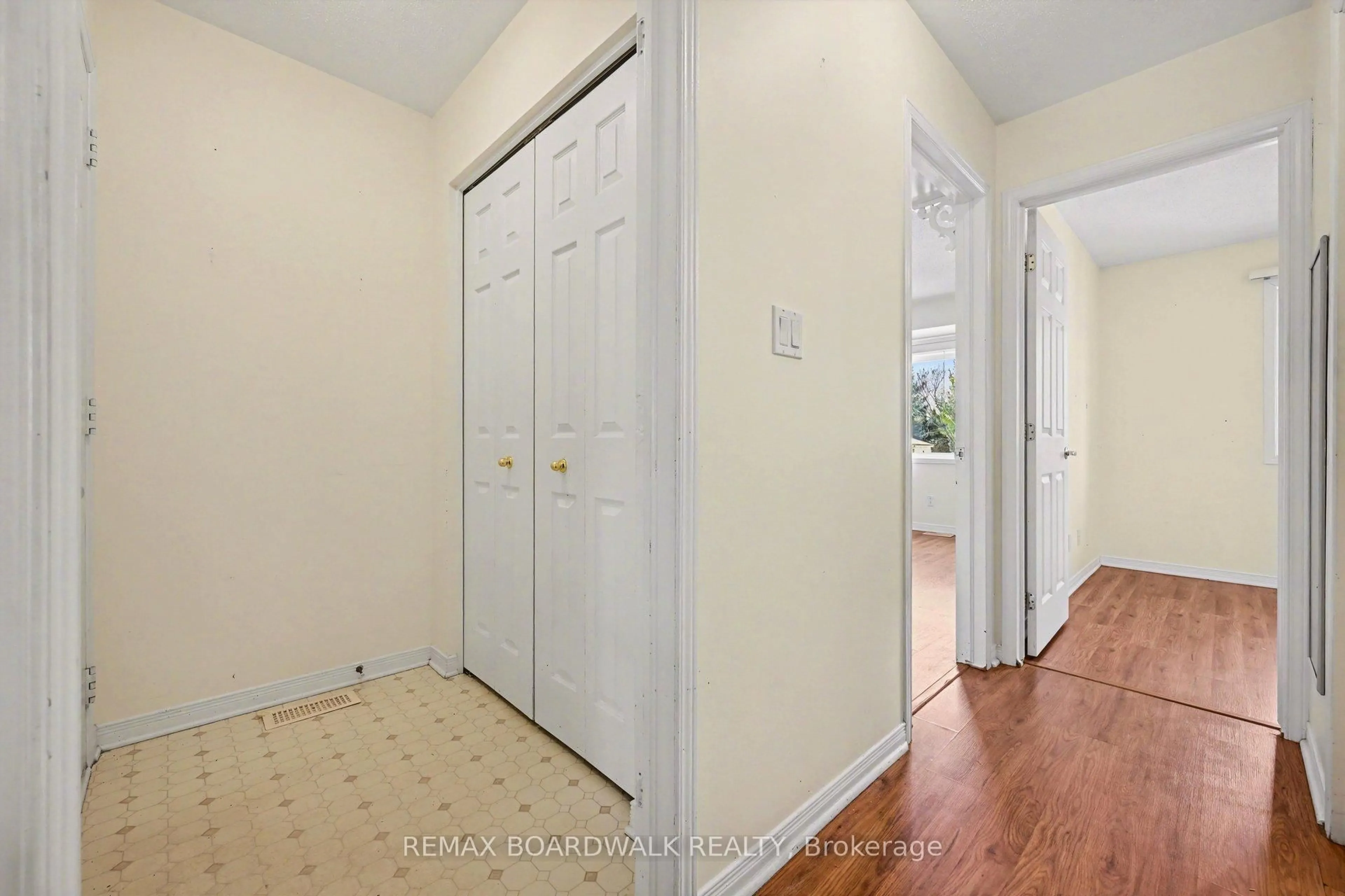 Indoor entryway for 402 Flora St, Carleton Place Ontario K7C 3M9