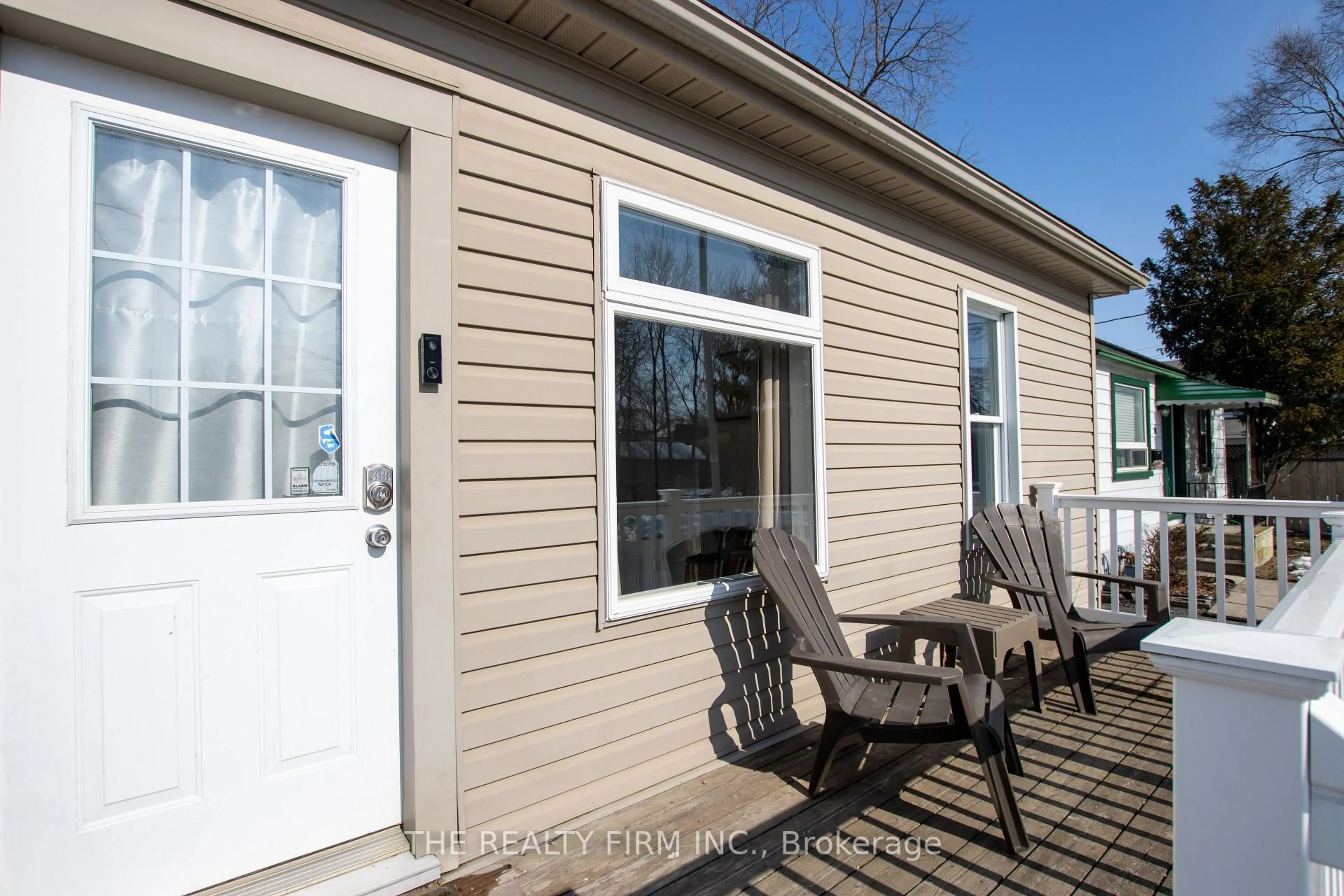 Home with vinyl exterior material, street for 26 Grafton St, London East Ontario N5Z 1N7