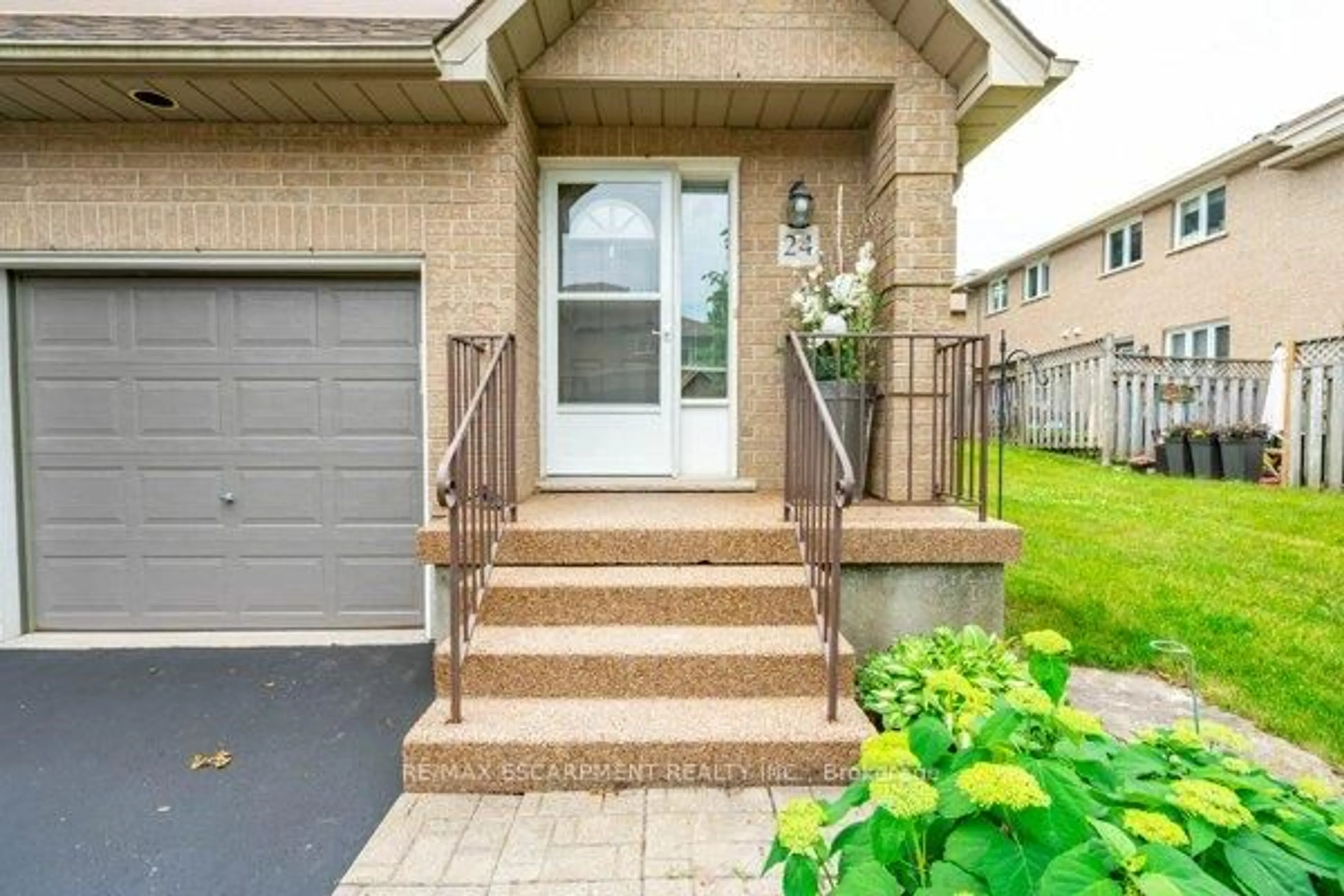 Home with brick exterior material, street for 100 Vineberg Dr #24, Hamilton Ontario L8W 3X4