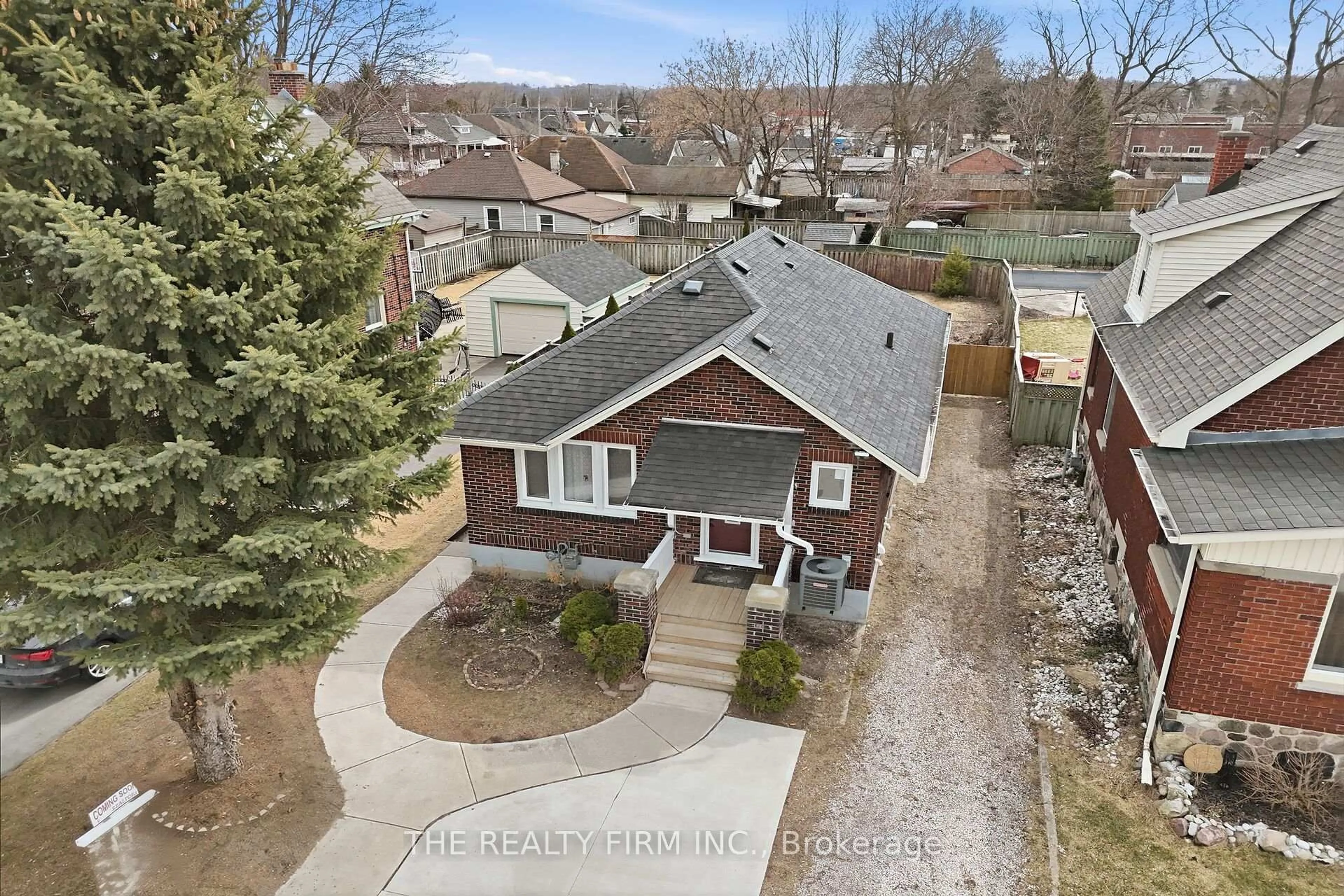 A pic from outside/outdoor area/front of a property/back of a property/a pic from drone, street for 13 Major St, London East Ontario N5Z 1E1