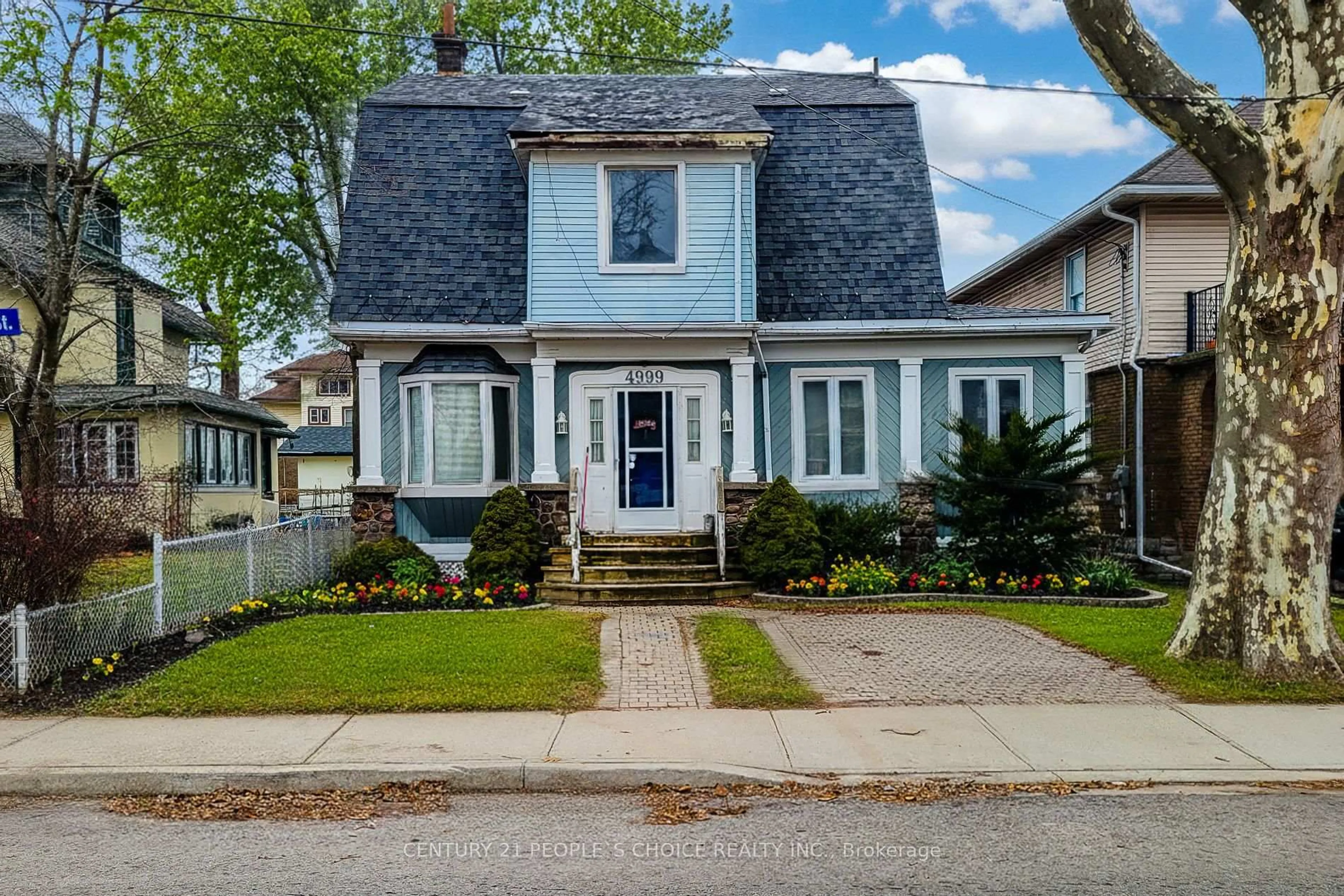 Home with vinyl exterior material, street for 4999 Mcrae St, Niagara Falls Ontario L2E 1P2