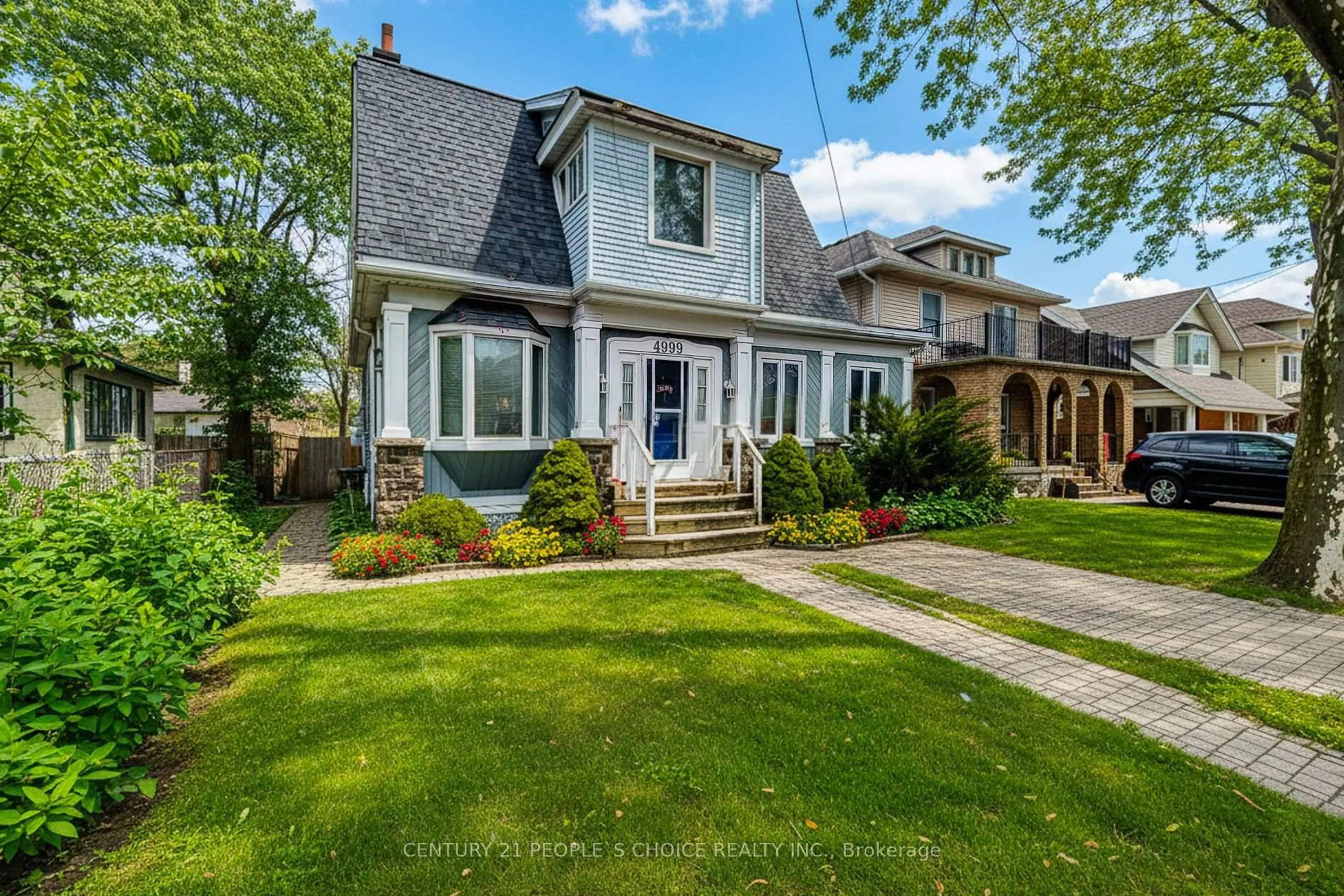 Home with vinyl exterior material, street for 4999 Mcrae St, Niagara Falls Ontario L2E 1P2