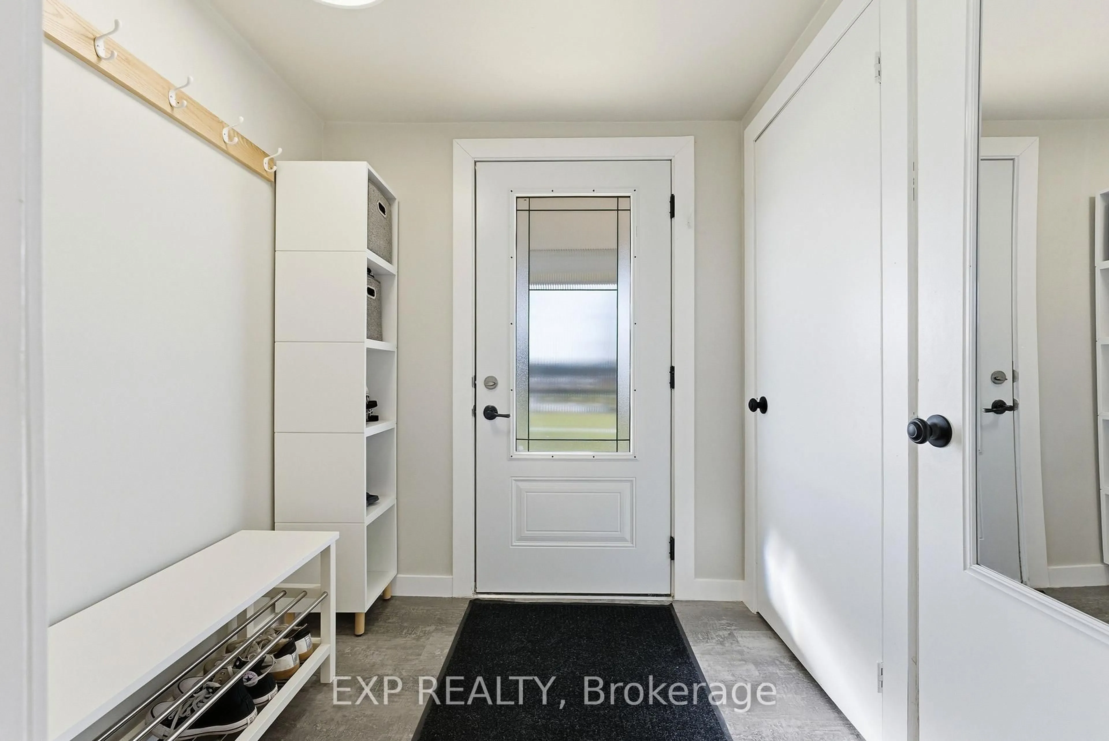 Indoor entryway for 1449 Bridge St, Greater Napanee Ontario K7R 3L1