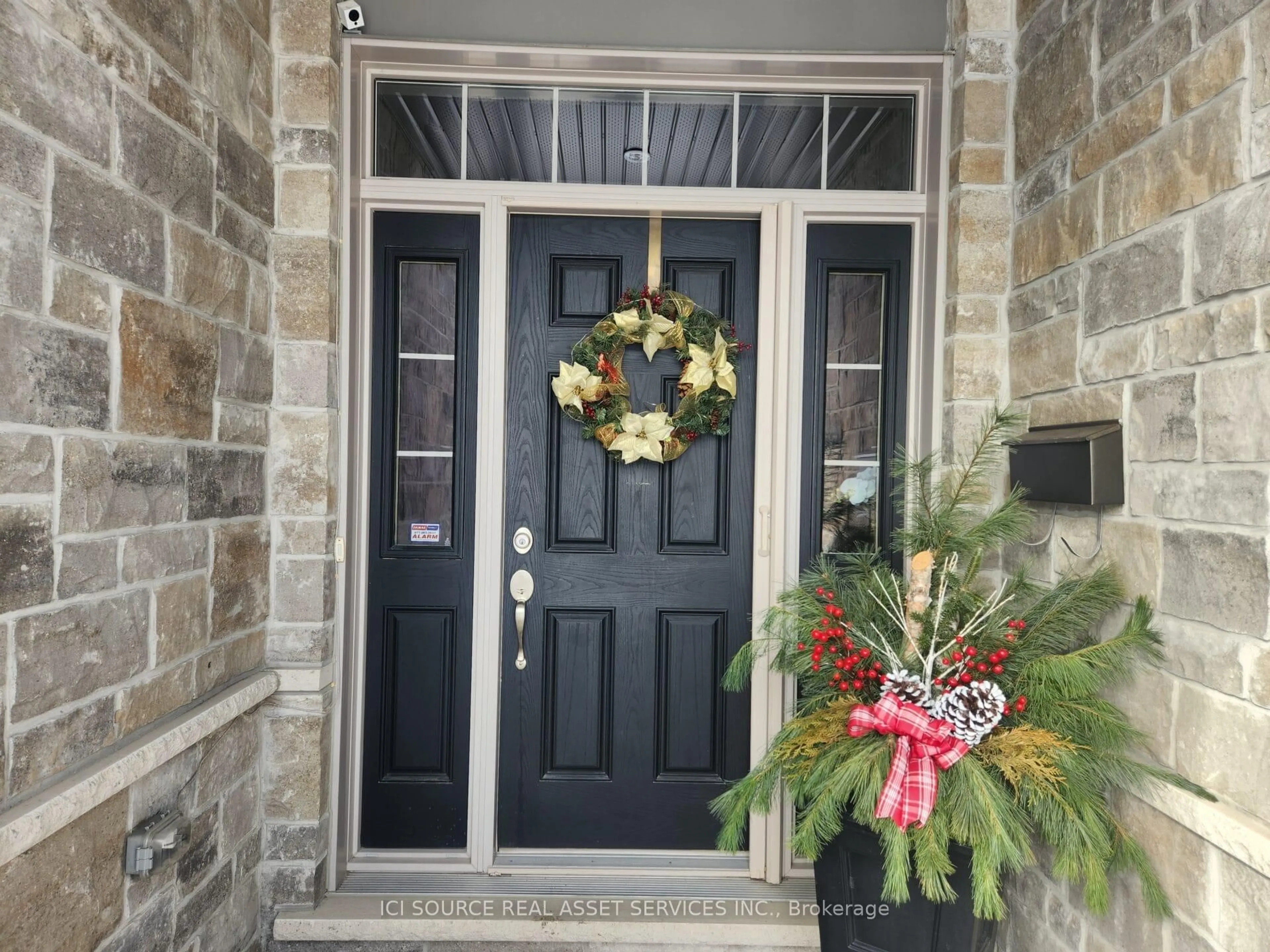 Indoor entryway for 435 Winchester Dr #10, Waterloo Ontario N2T 0B7