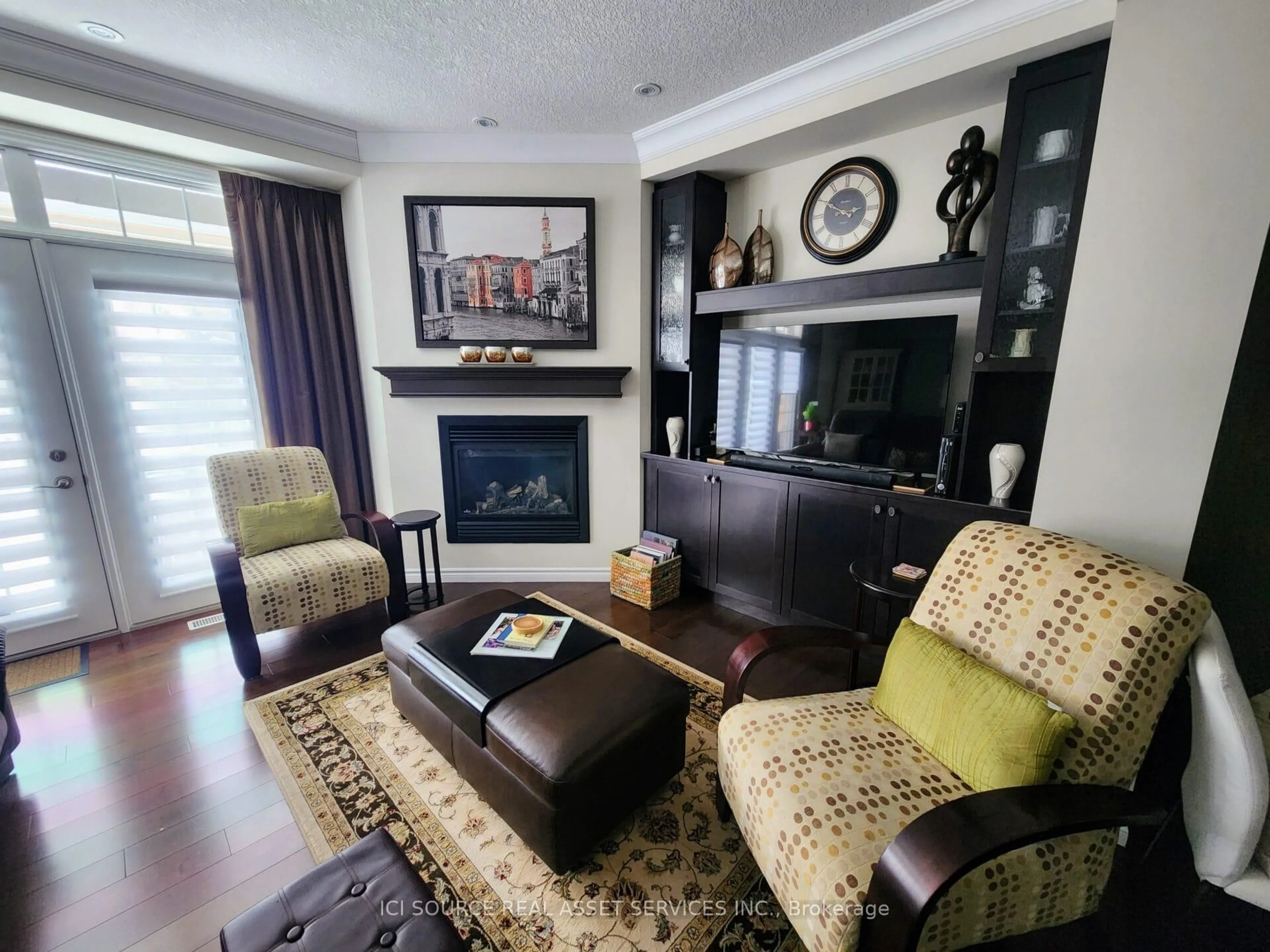 Living room with furniture, wood/laminate floor for 435 Winchester Dr #10, Waterloo Ontario N2T 0B7