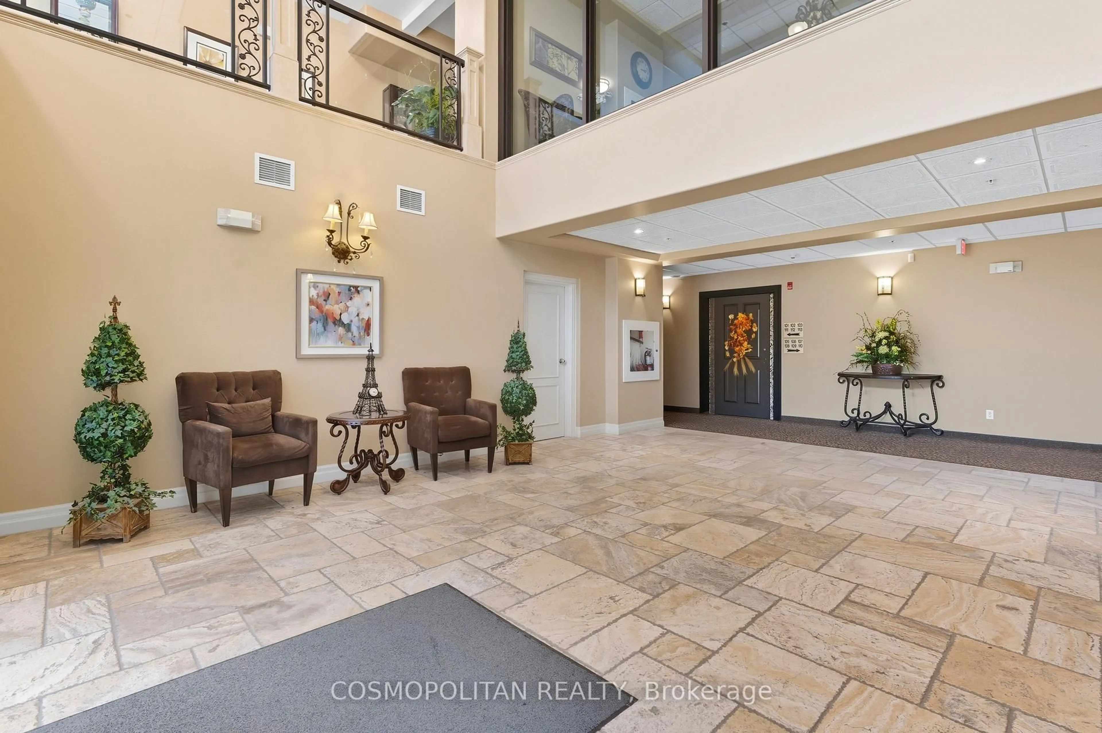 Indoor foyer for 2799 St. Paul Ave #204, Niagara Falls Ontario L2J 2L3