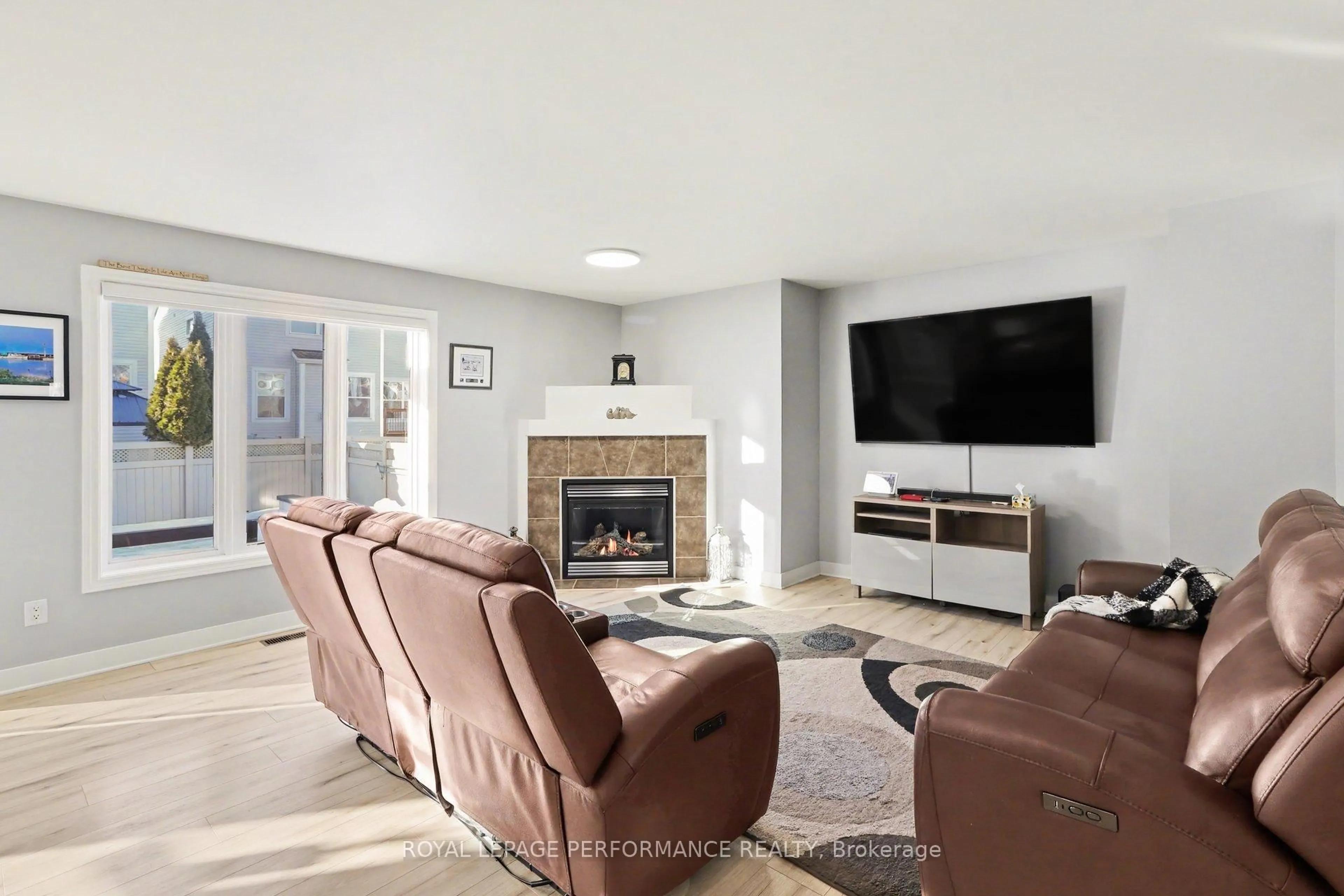 Living room with furniture, ceramic/tile floor for 333 Timbertrail Terr, Ottawa Ontario K4A 5A6