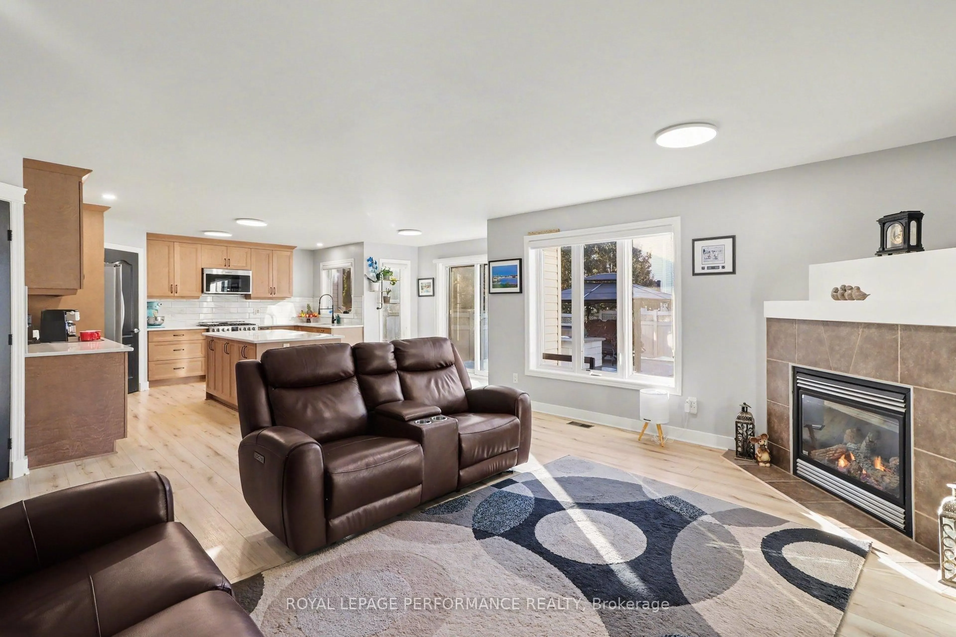 Living room with furniture, unknown for 333 Timbertrail Terr, Ottawa Ontario K4A 5A6