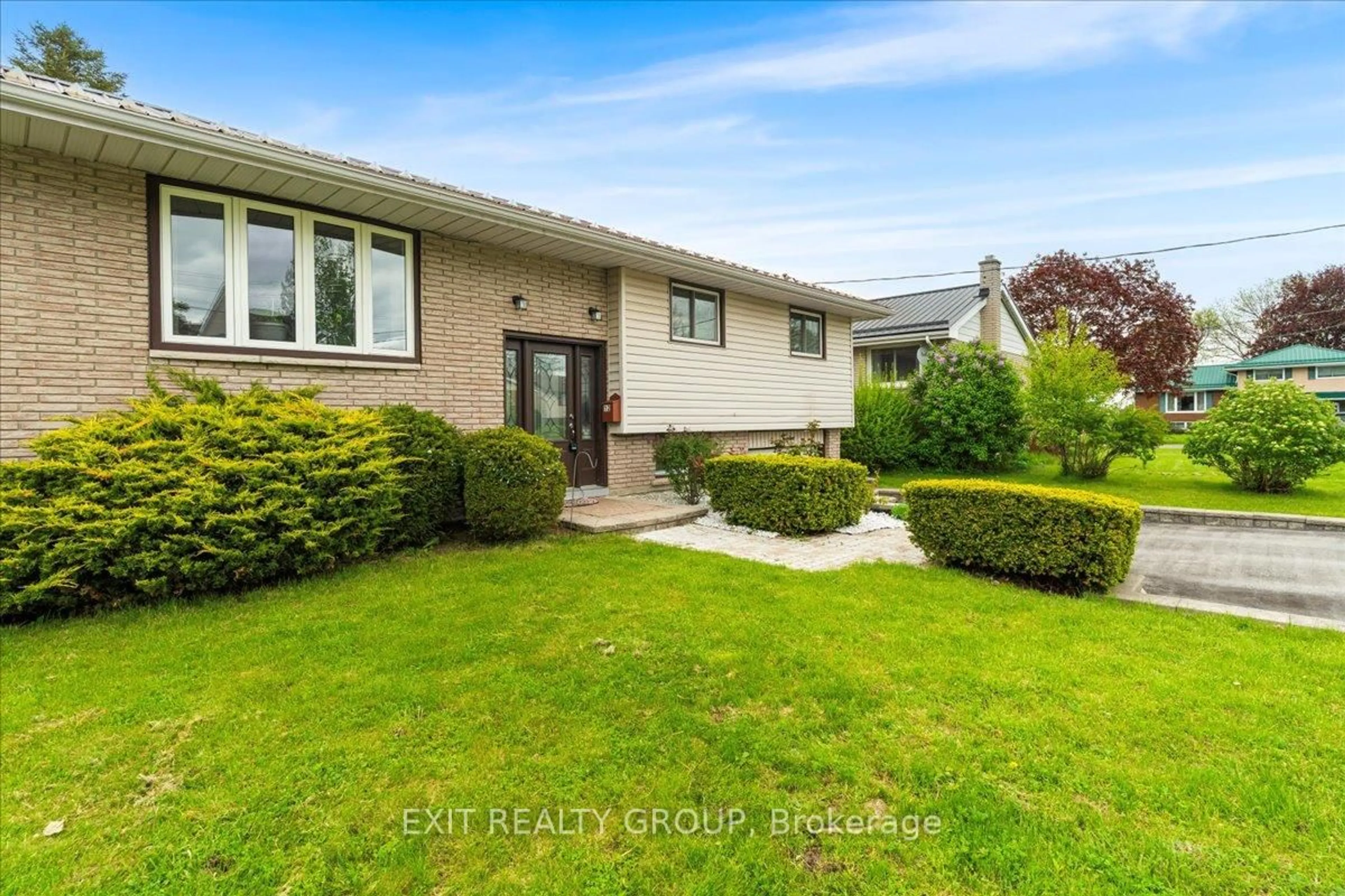 Unknown for 12 Chown Cres, Belleville Ontario K8P 4P9