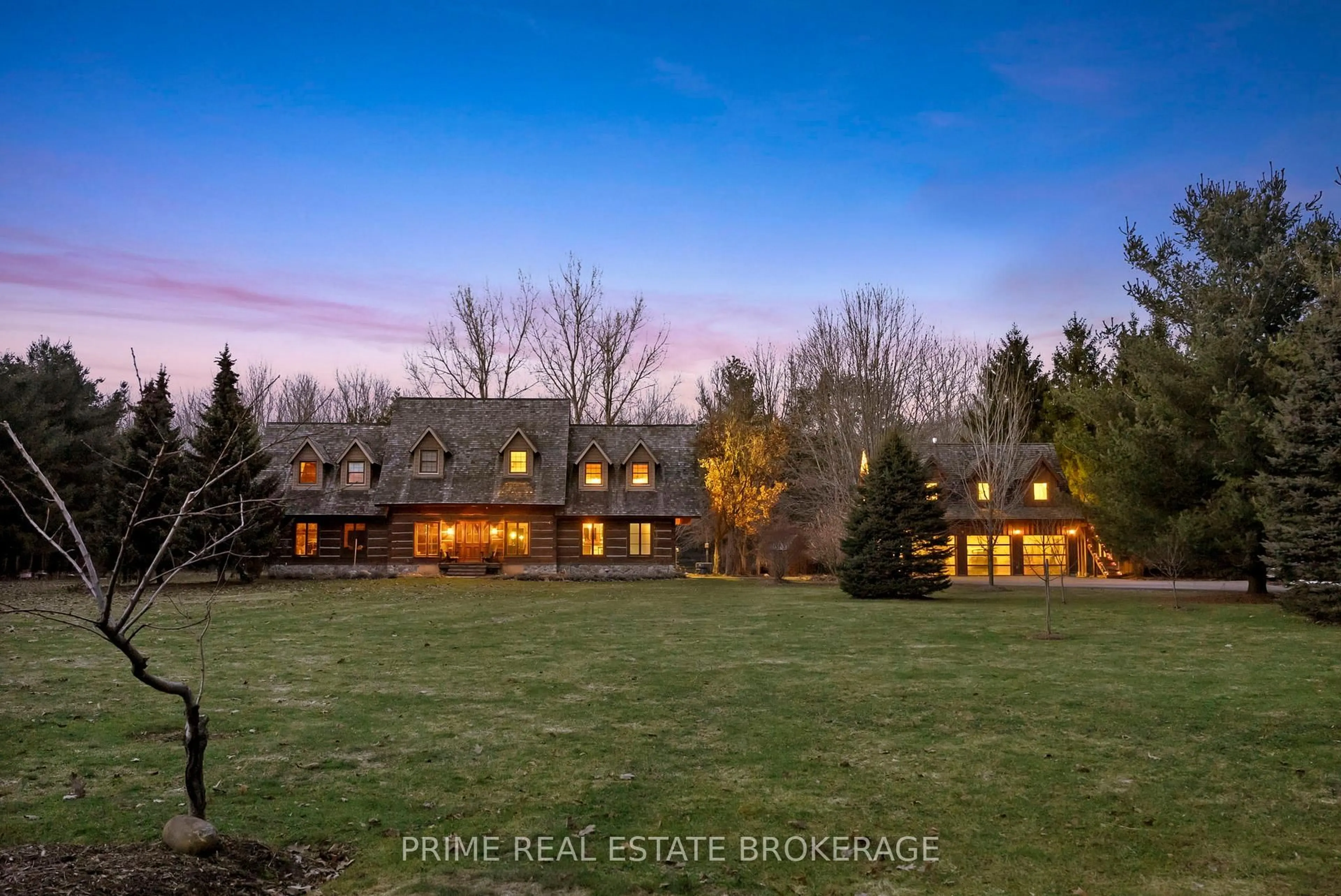 A pic from outside/outdoor area/front of a property/back of a property/a pic from drone, unknown for 575 Emily St, St. Marys Ontario N4X 1C2