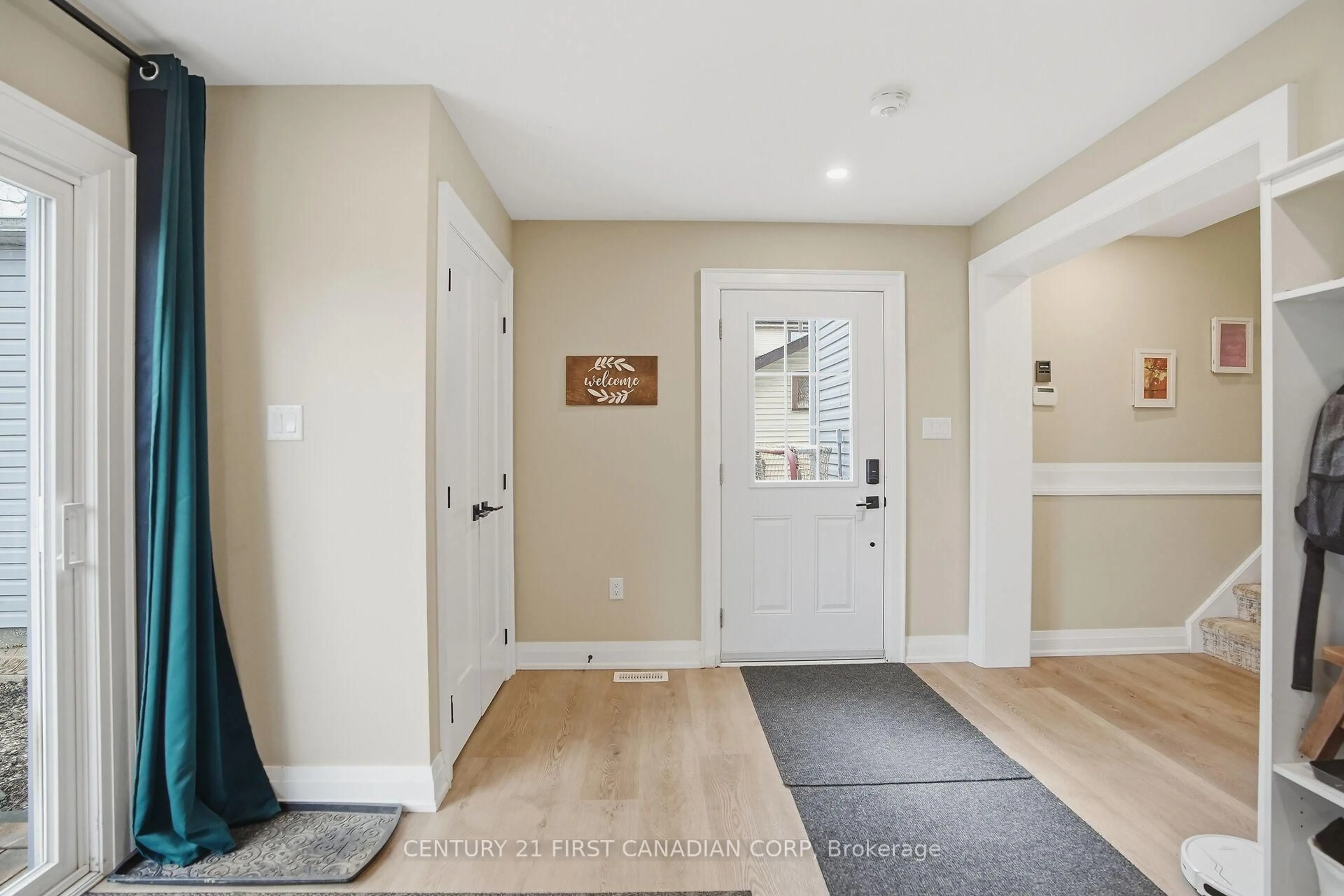Indoor entryway for 76 High St, London South Ontario N6C 4J9