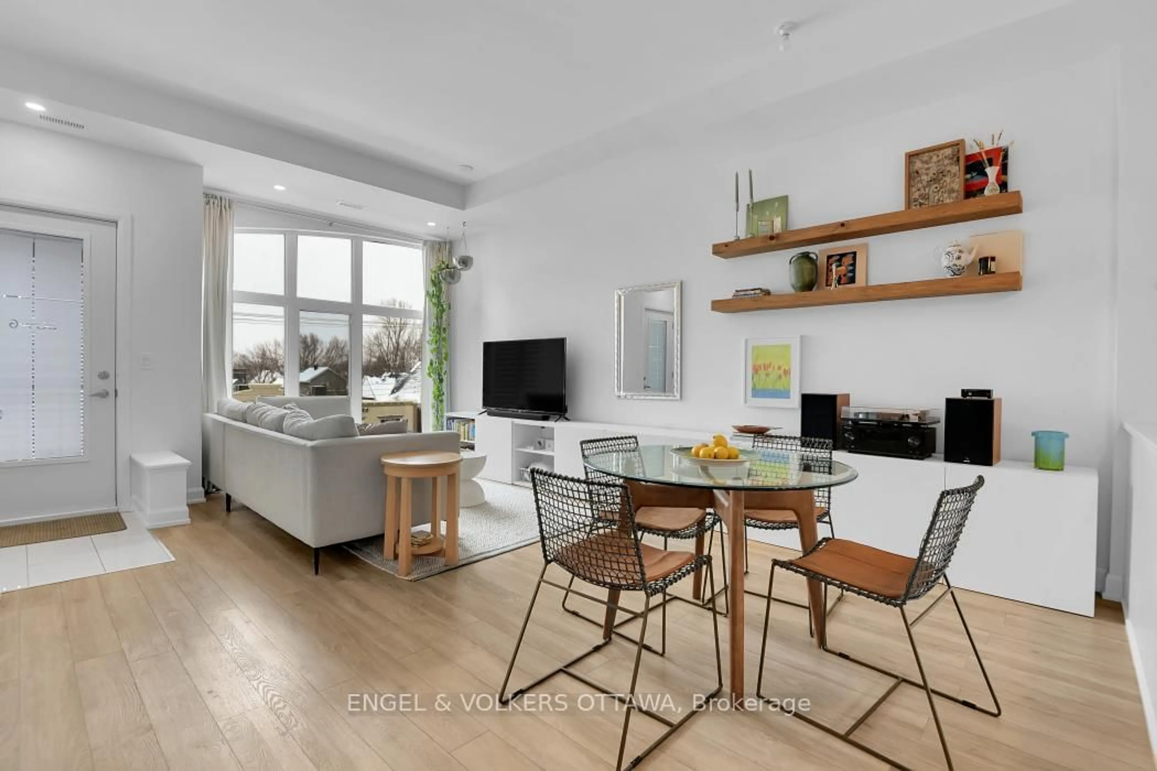 Living room with furniture, unknown for 509 Gladstone Ave #6, Ottawa Ontario K1R 5N9