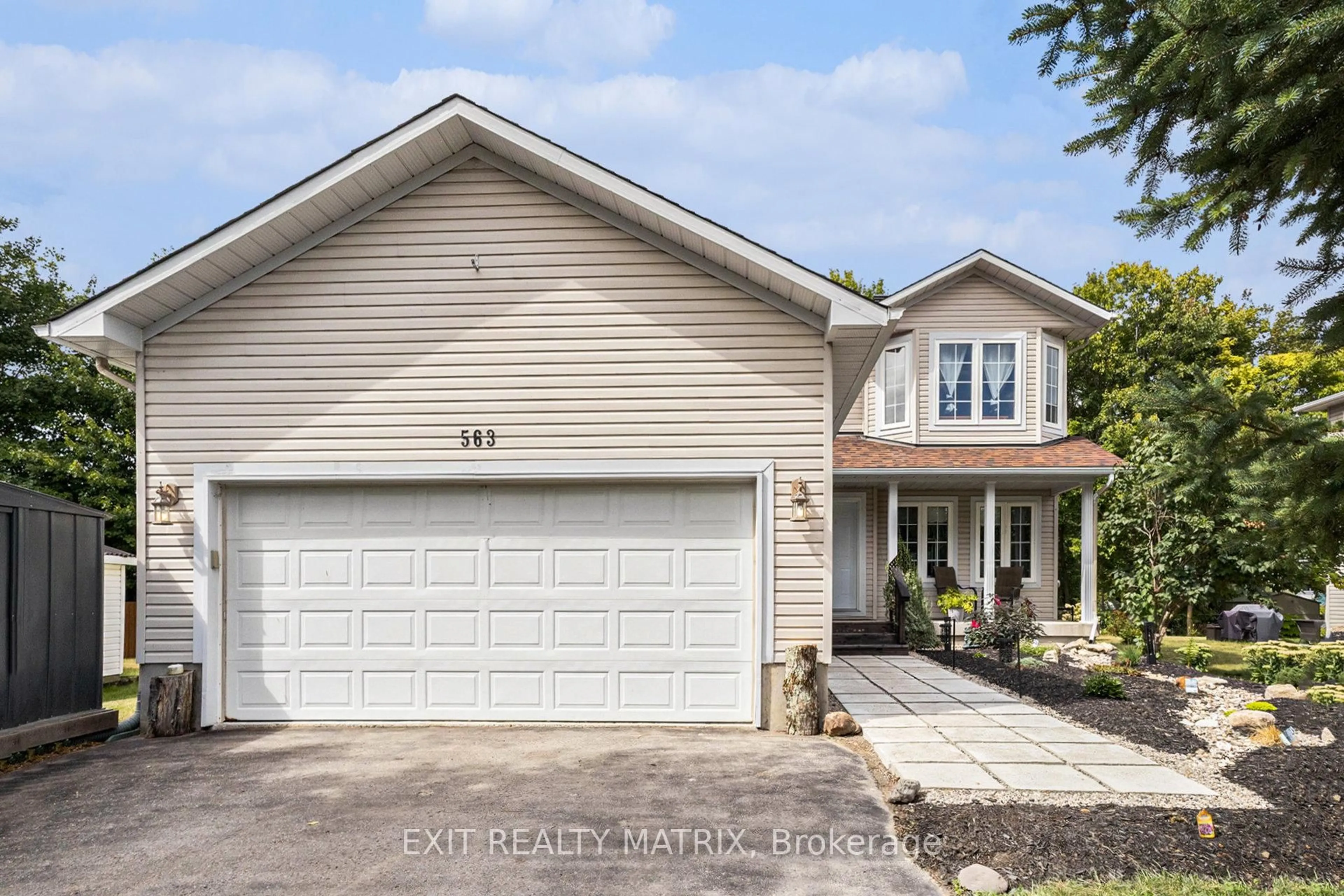 Home with vinyl exterior material, street for 563 Loucks Dr, Russell Ontario K4R 1H1