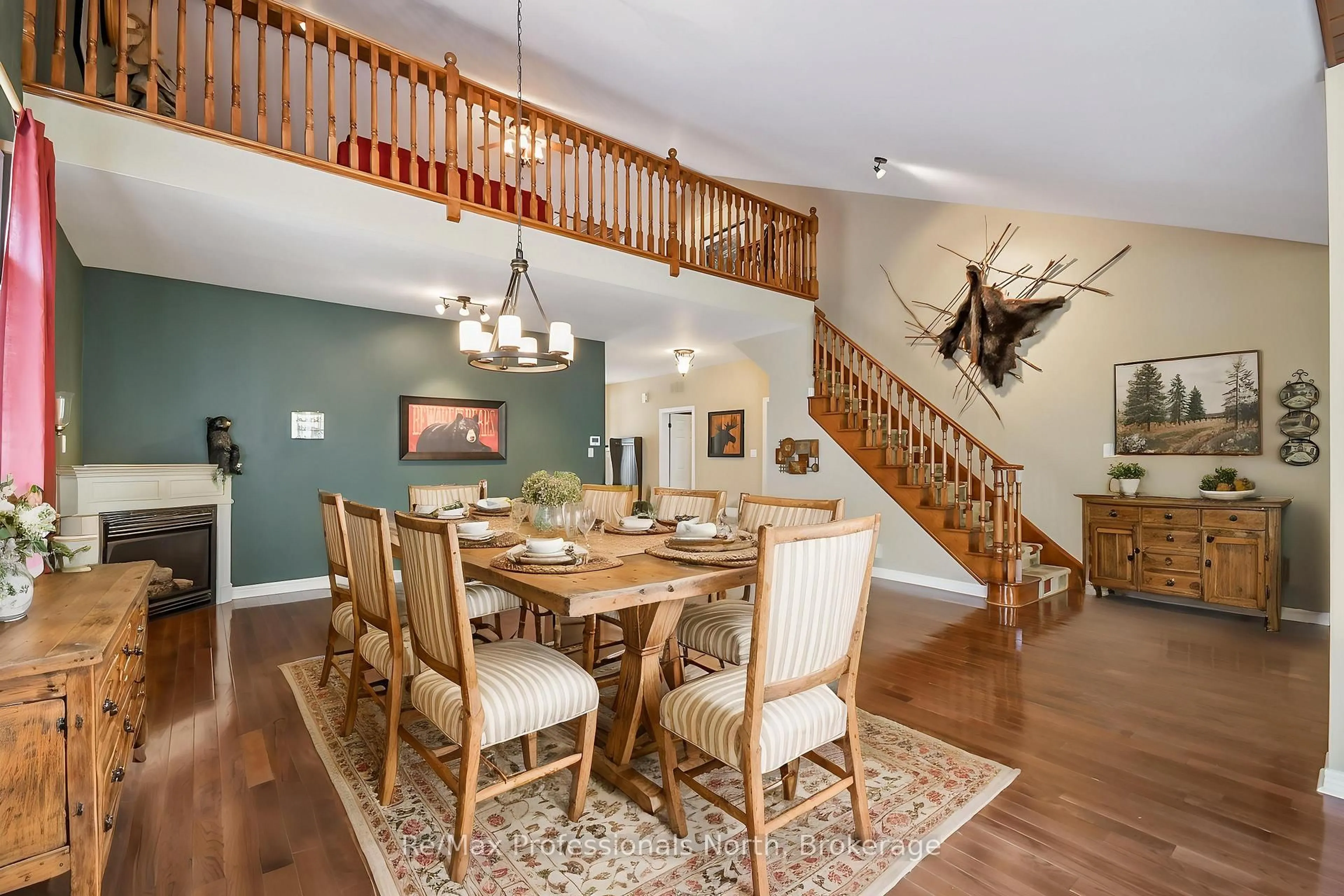 Dining room, wood/laminate floor for 15 MUSKOKA BAY Blvd, Gravenhurst Ontario P1P 0A1