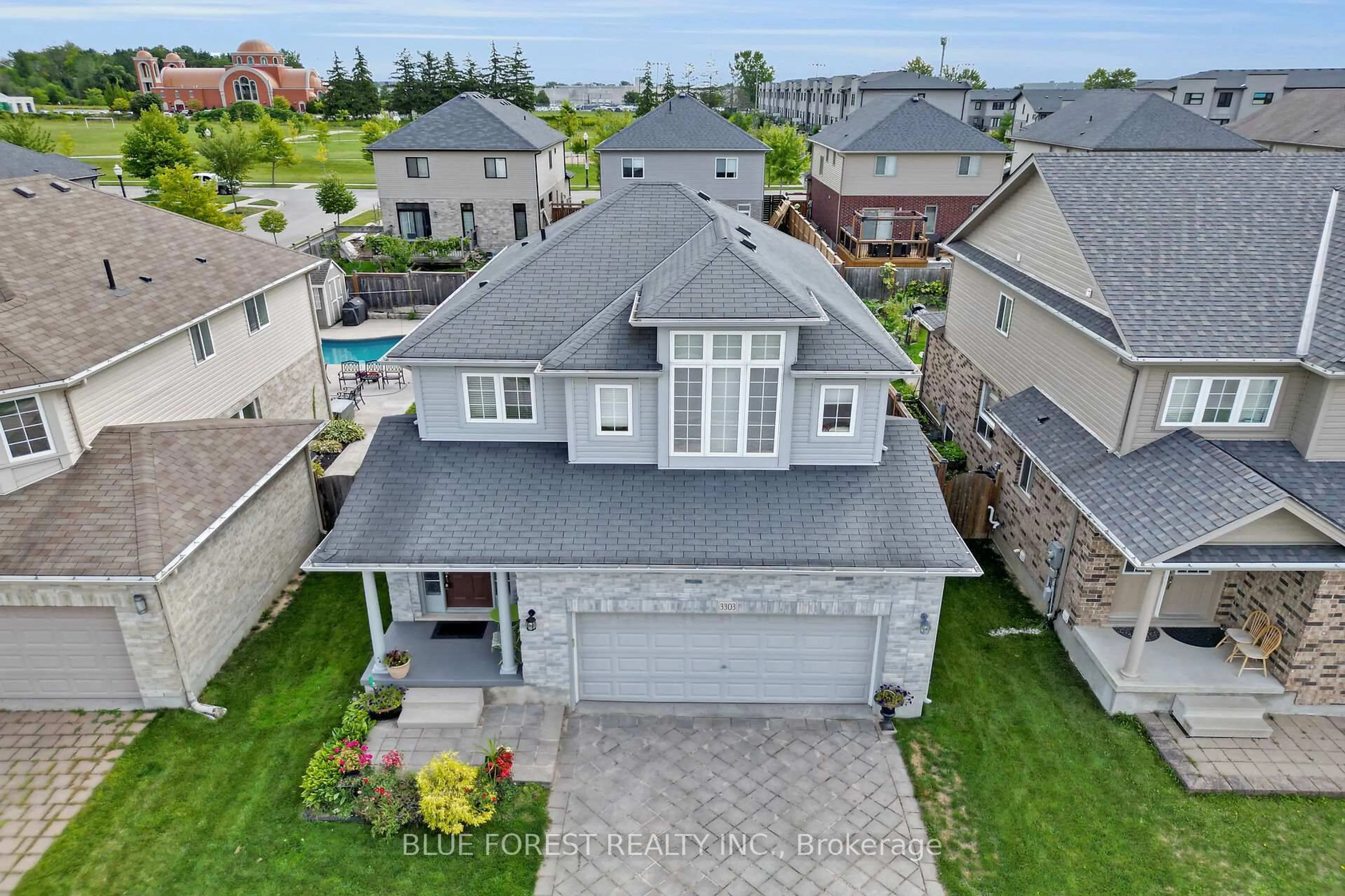 A pic from outside/outdoor area/front of a property/back of a property/a pic from drone, street for 3303 Jinnies Way, London South Ontario N6L 0B8