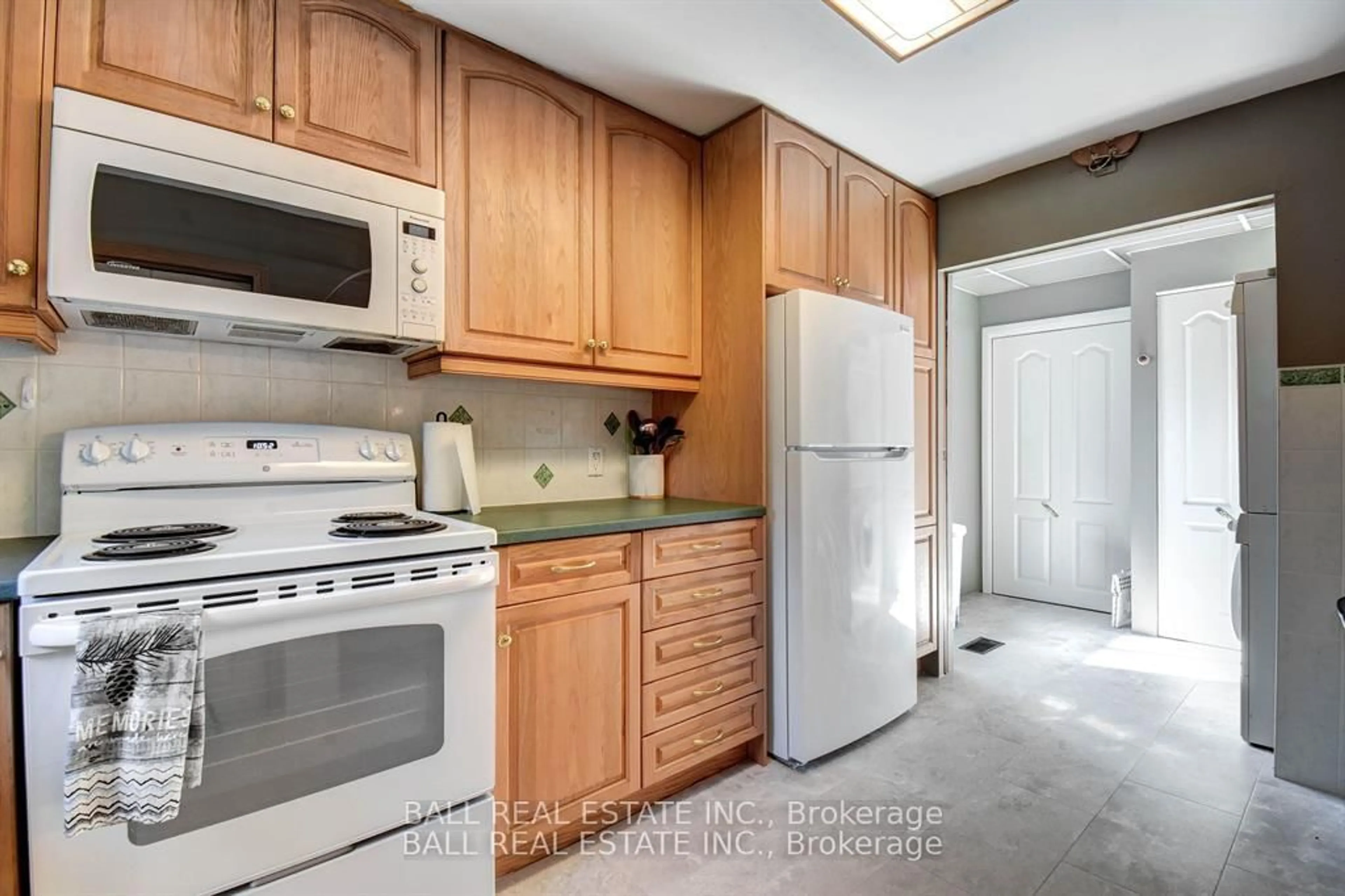 Standard kitchen, ceramic/tile floor for 45 Brook Rd, Kawartha Lakes Ontario K0M 1N0