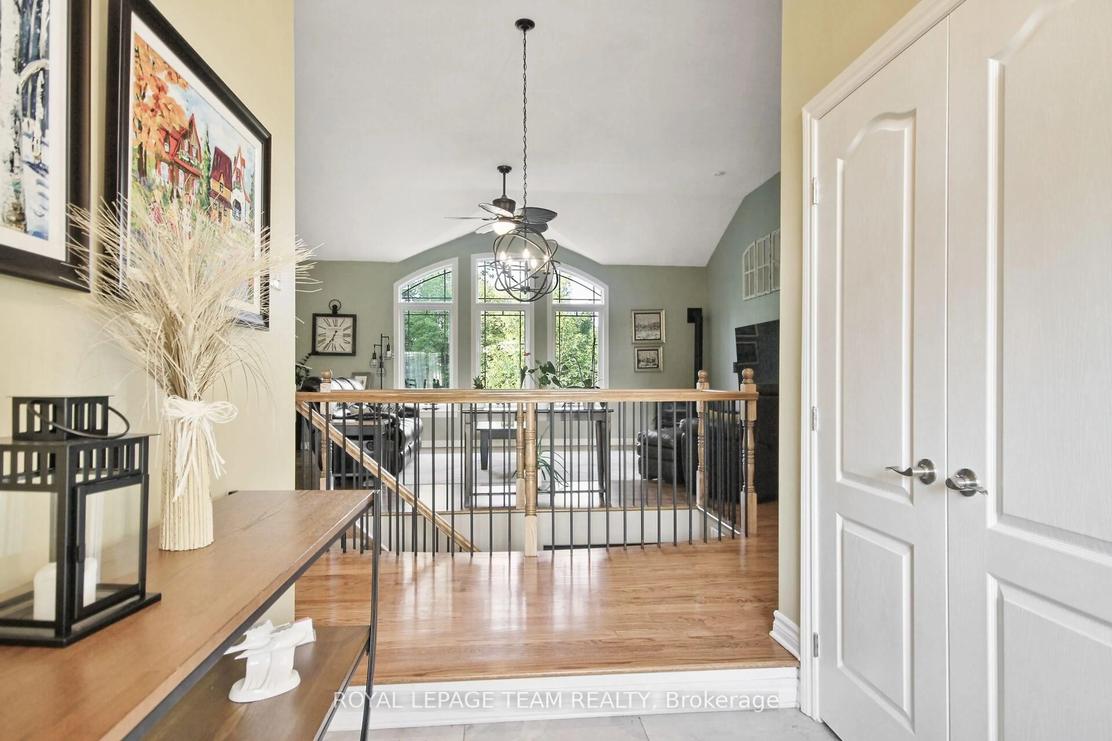 Indoor foyer for 2539 KEARNS Way, Greely Ontario K4P 1R9