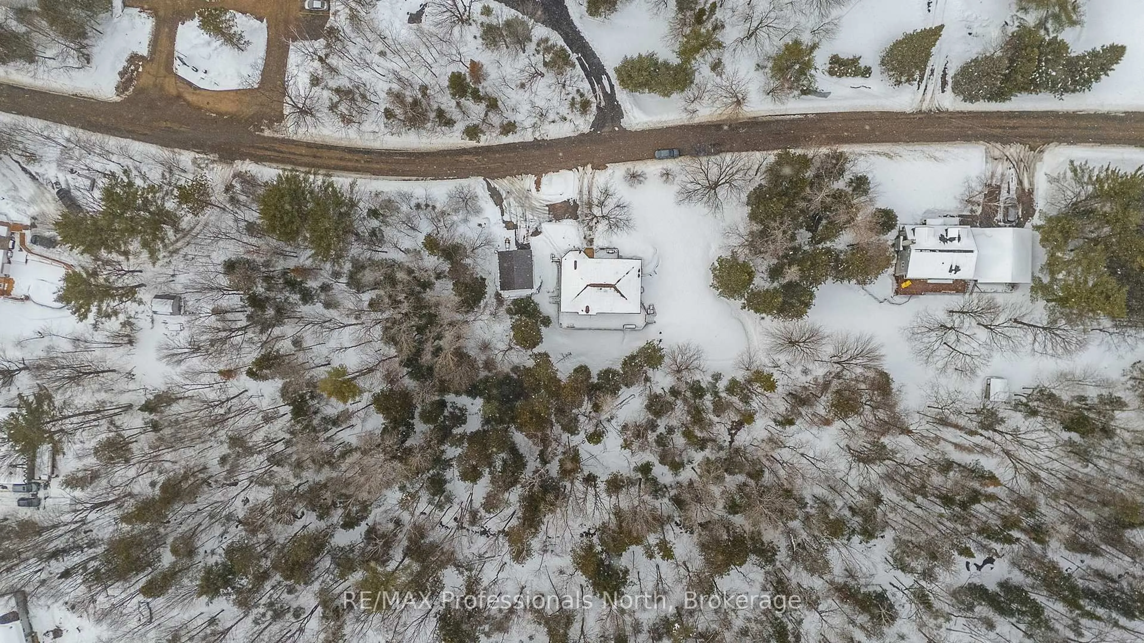 A pic from outside/outdoor area/front of a property/back of a property/a pic from drone, street for 28 Independence St, Dysart et al Ontario K0M 1S0