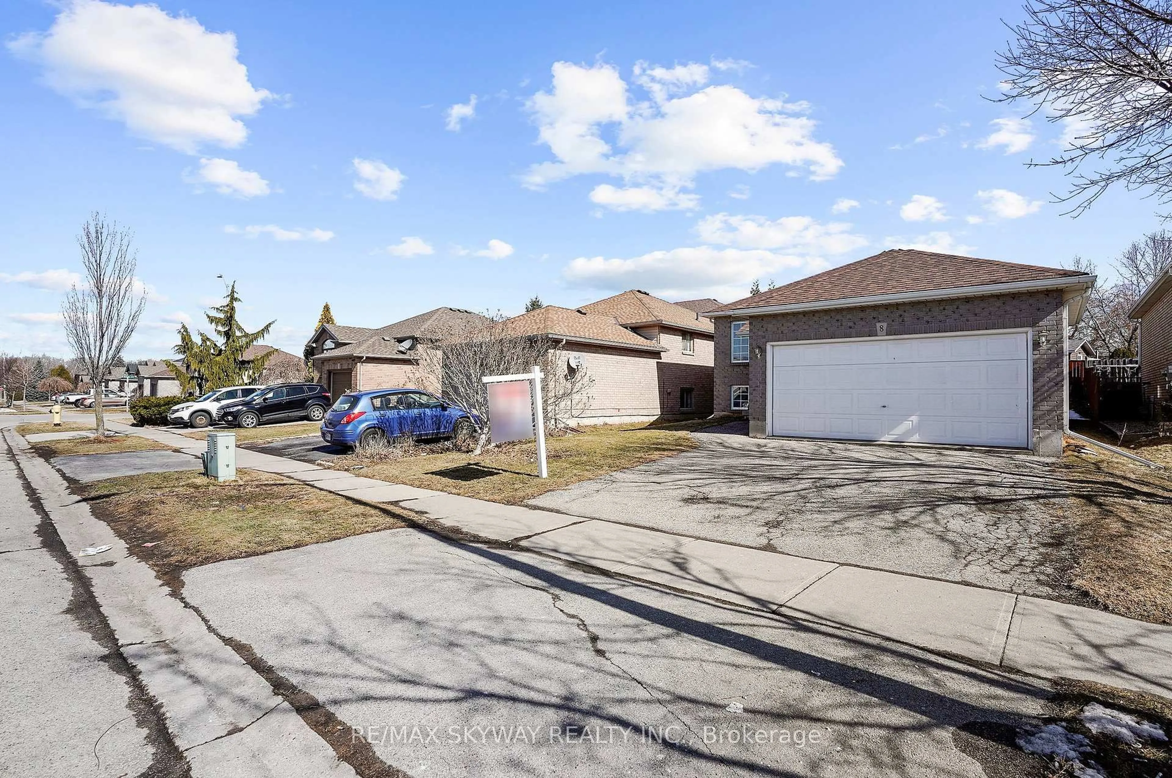 A pic from outside/outdoor area/front of a property/back of a property/a pic from drone, street for 8 Bradley Lane, Brantford Ontario N3T 6R5