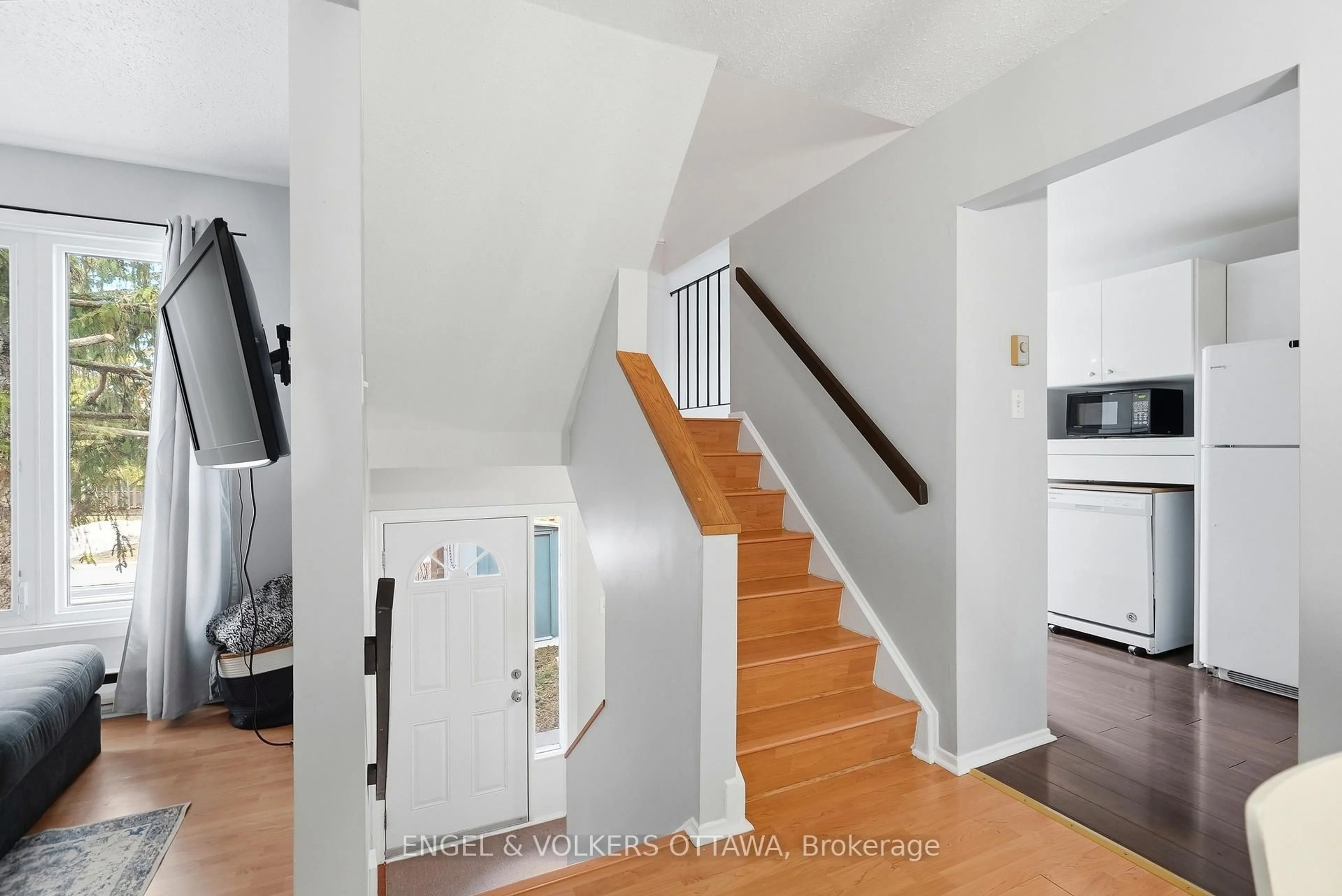 Unknown for 122 Salter Cres #7, Kanata Ontario K2K 1Y7