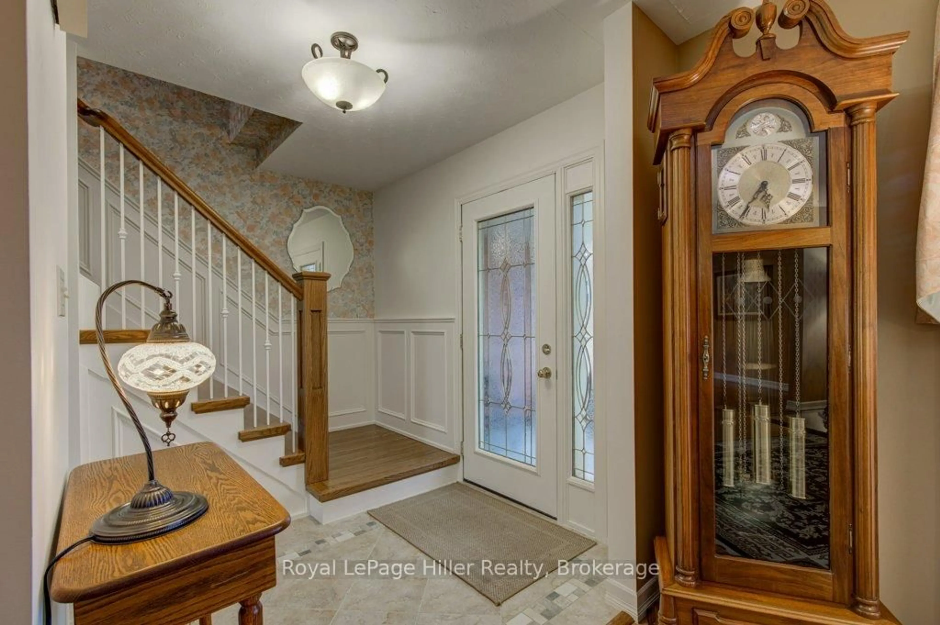 Indoor entryway for 84 Franklin Dr, Stratford Ontario N5A 7N6