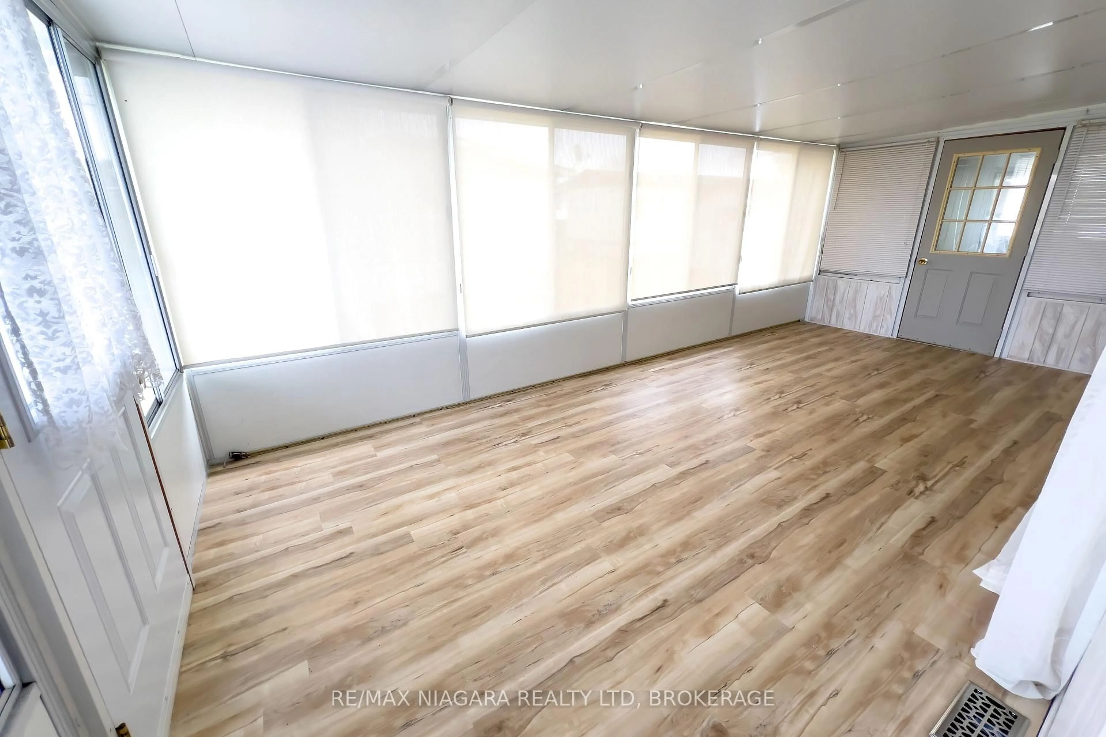 A pic of a room for 3033 TOWNLINE Rd #74, Fort Erie Ontario L0S 1S0