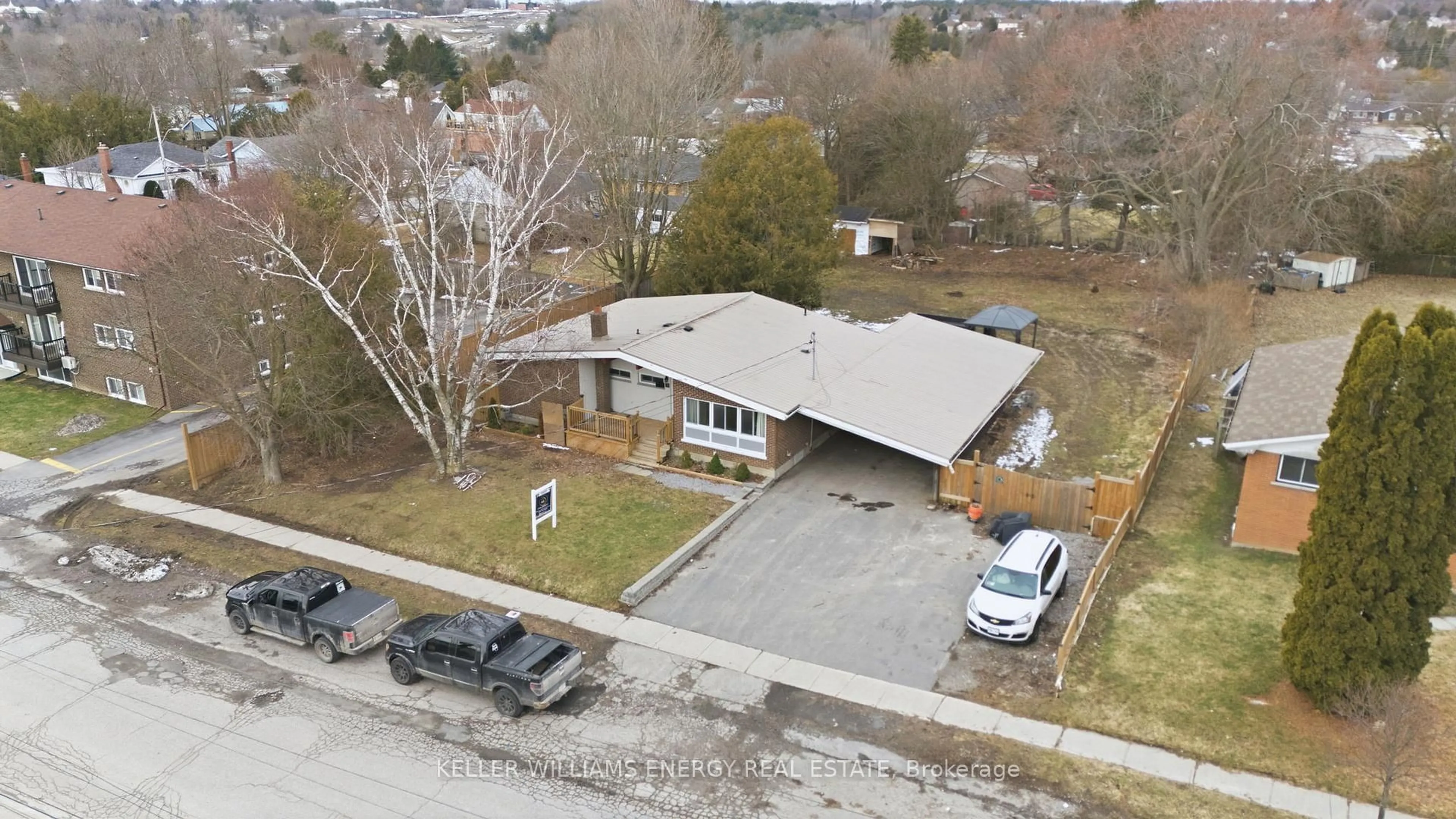 A pic from outside/outdoor area/front of a property/back of a property/a pic from drone, street for 26 Wellington St, Port Hope Ontario L1A 2M3