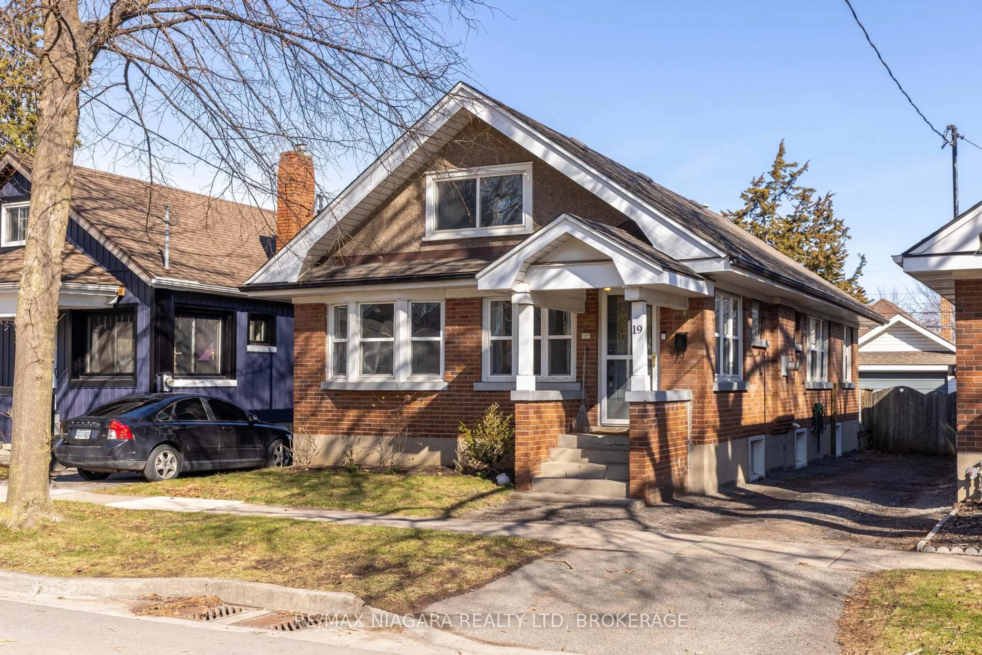 Home with brick exterior material, street for 19 Linden St, St. Catharines Ontario L2R 1H4