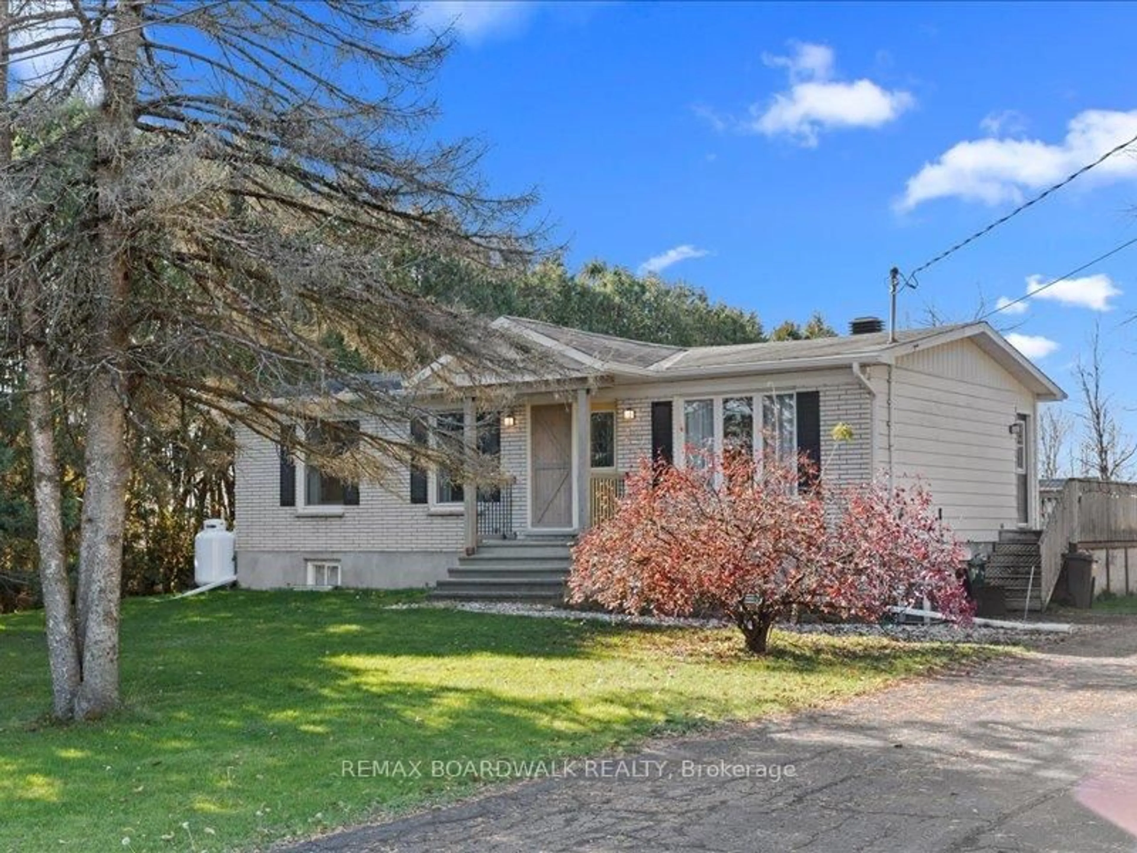 Home with vinyl exterior material, street for 2462 Dunning Rd, Sarsfield Ontario K0A 3E0