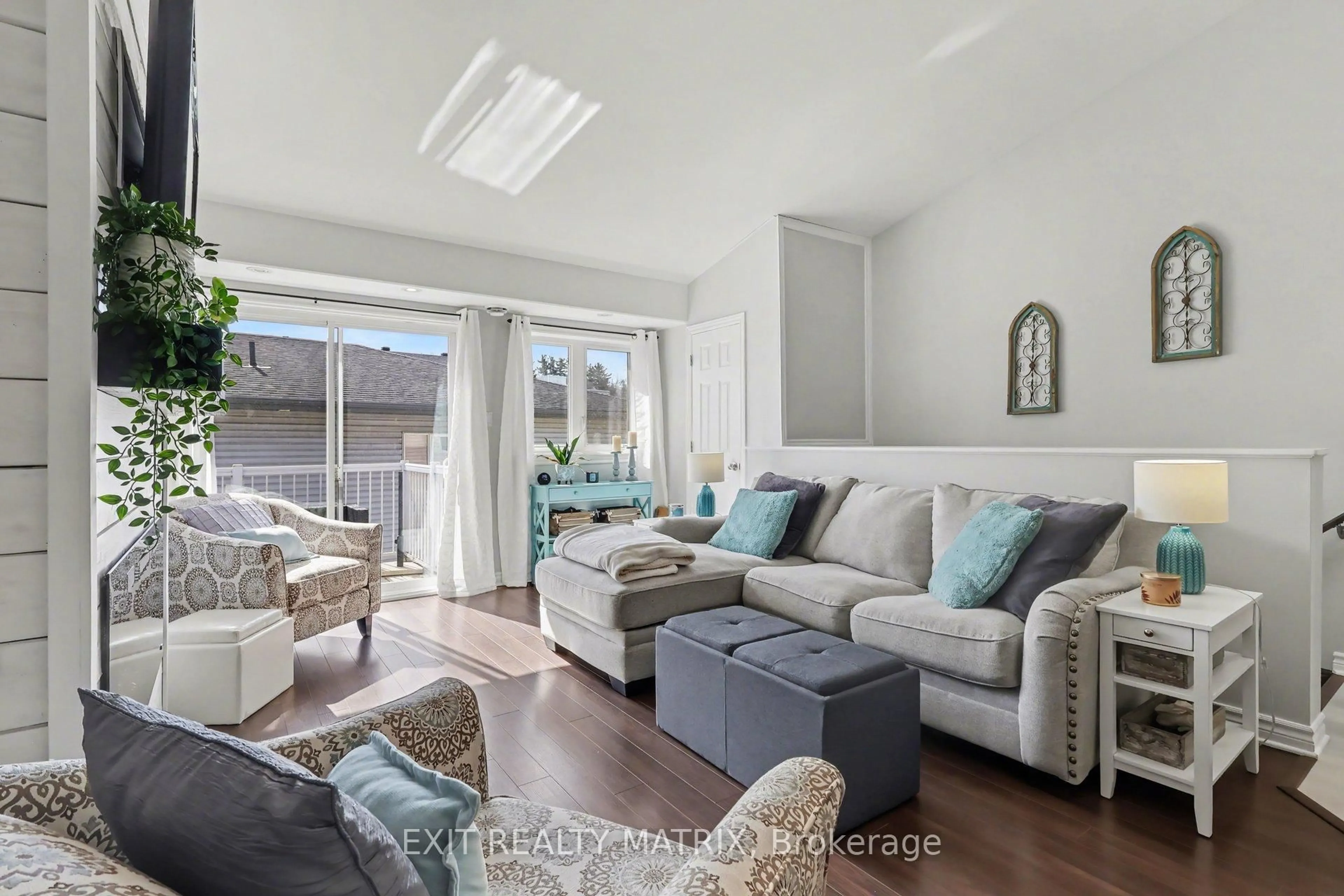 Living room with furniture, unknown for 1238 Marenger St #2, Ottawa Ontario K1C 1S2