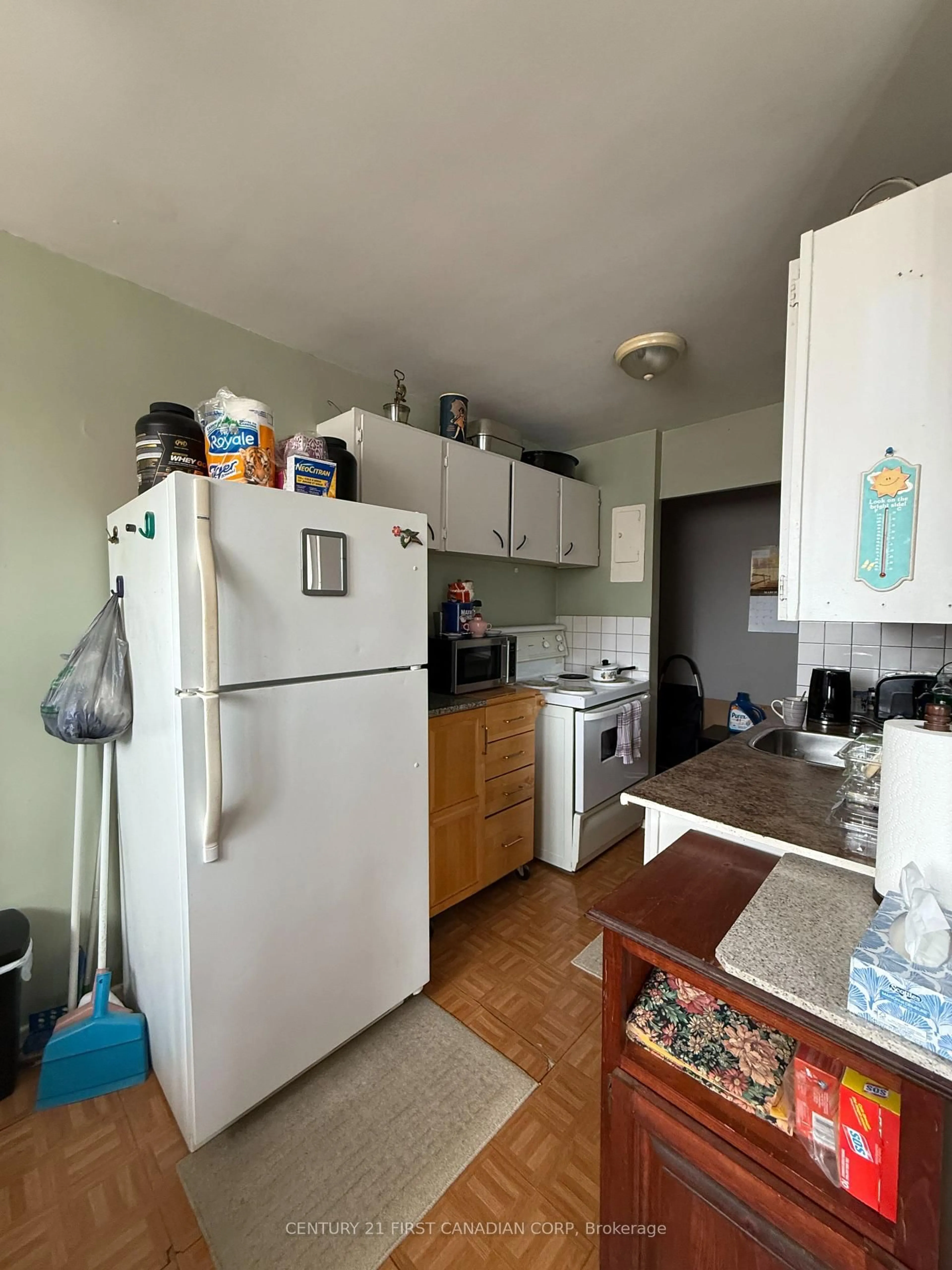 Standard kitchen, unknown for 1830 Dumont St #304, London East Ontario N5W 2S1
