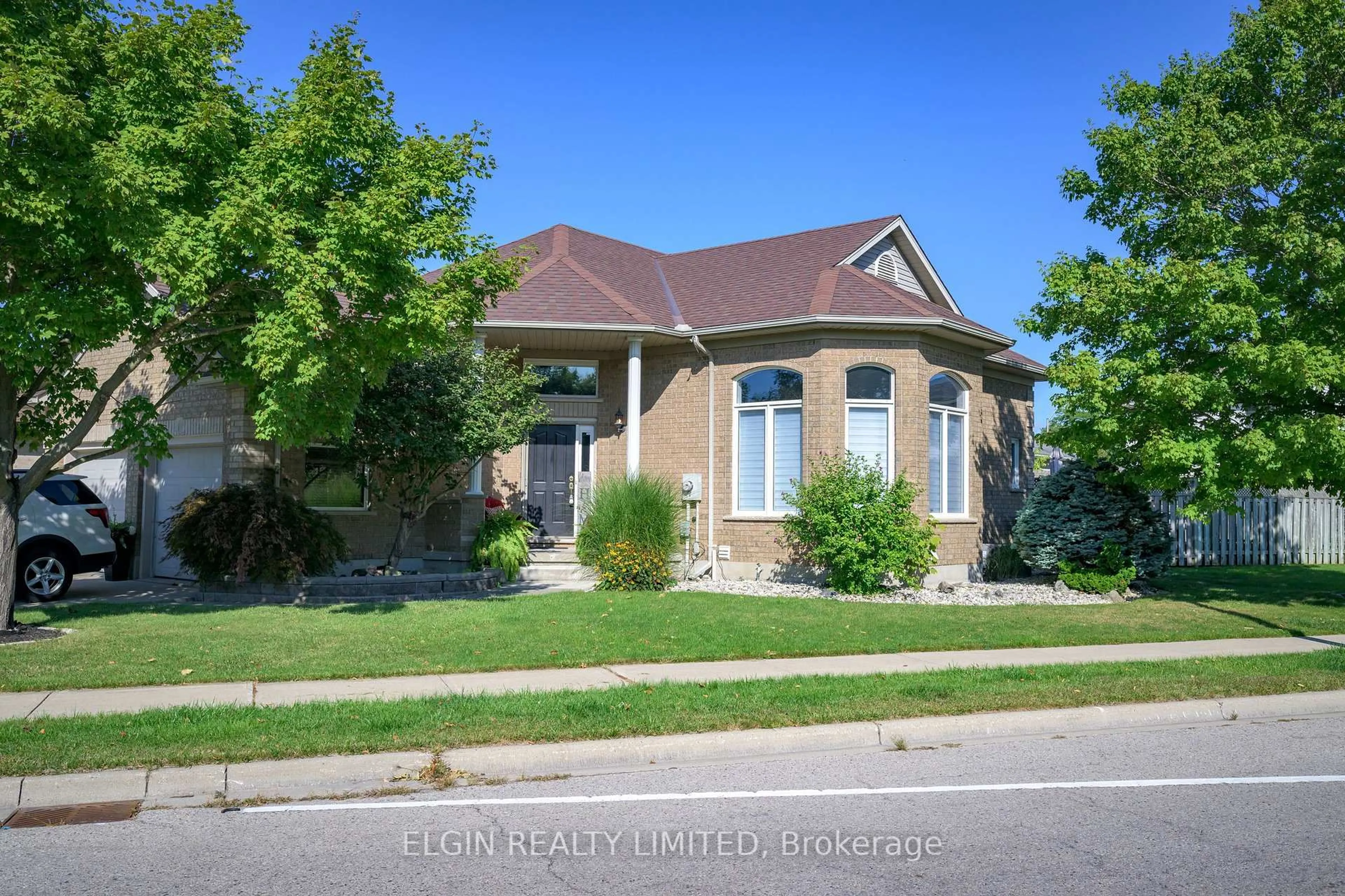 Home with brick exterior material, street for 2 Galbraith Crt, St. Thomas Ontario N5R 6G8