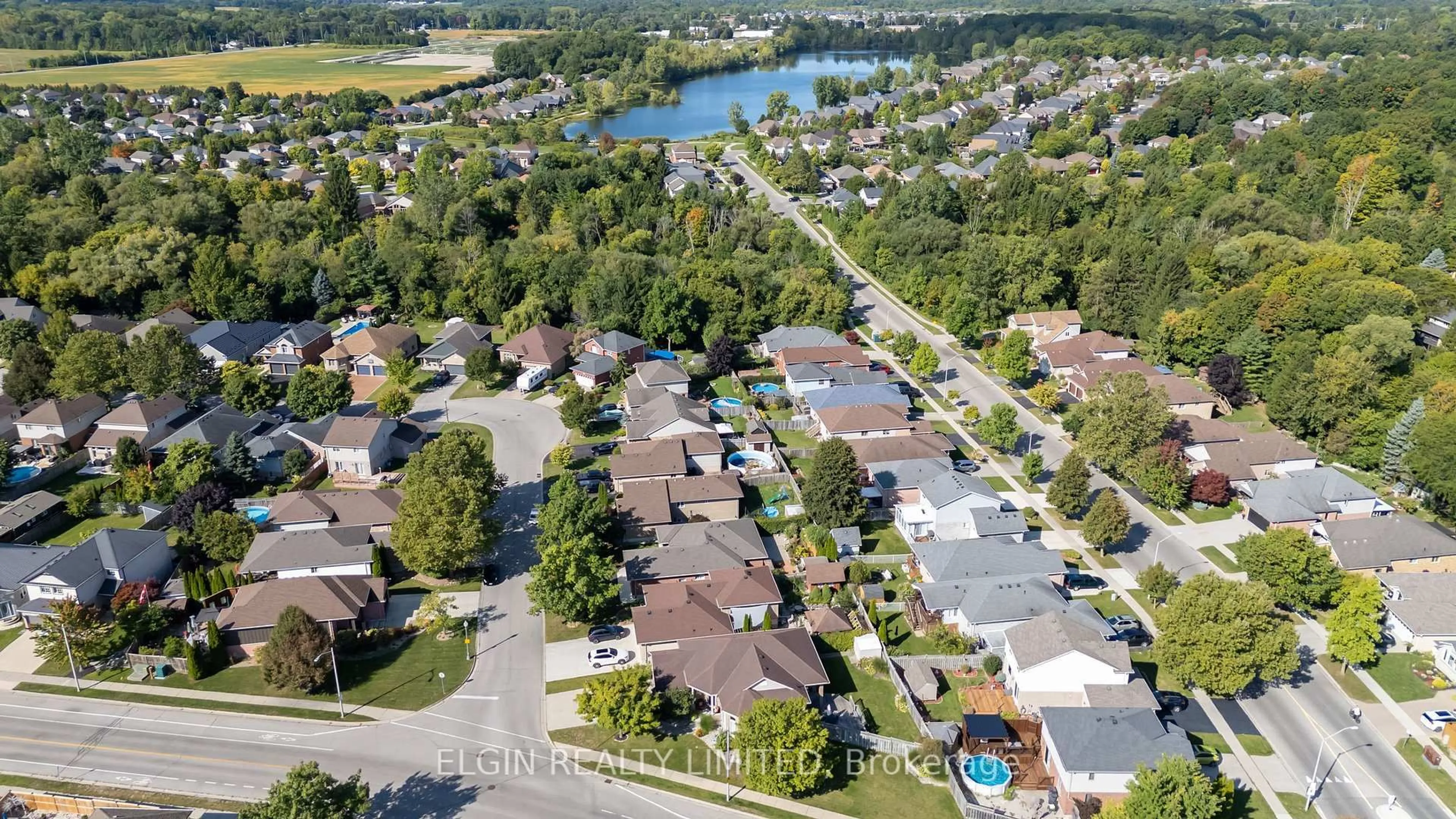 A pic from outside/outdoor area/front of a property/back of a property/a pic from drone, water/lake/river/ocean view for 2 Galbraith Crt, St. Thomas Ontario N5R 6G8