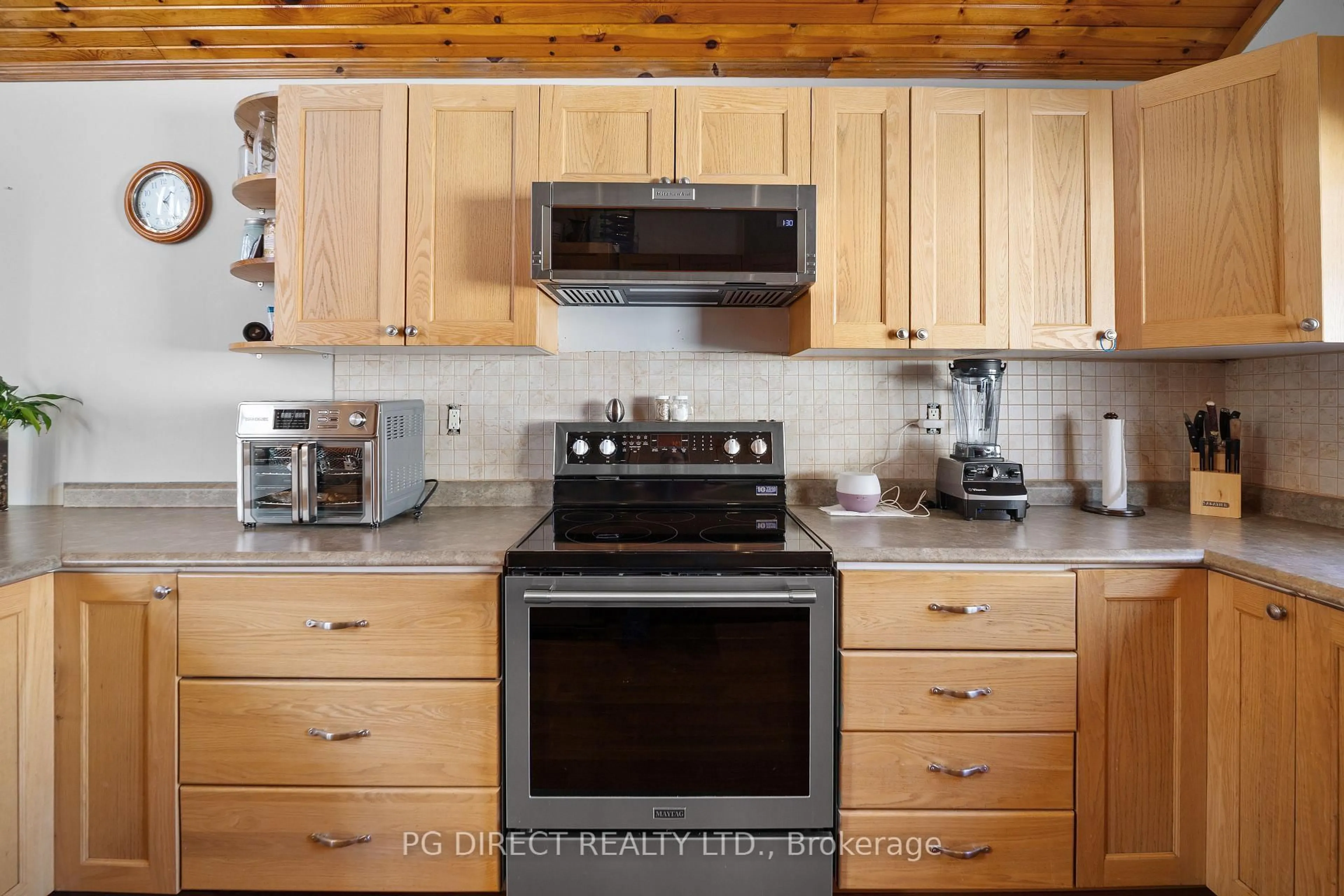 Standard kitchen, wood/laminate floor for 2242 Hwy 124 Highway, Whitestone Ontario P0A 1G0